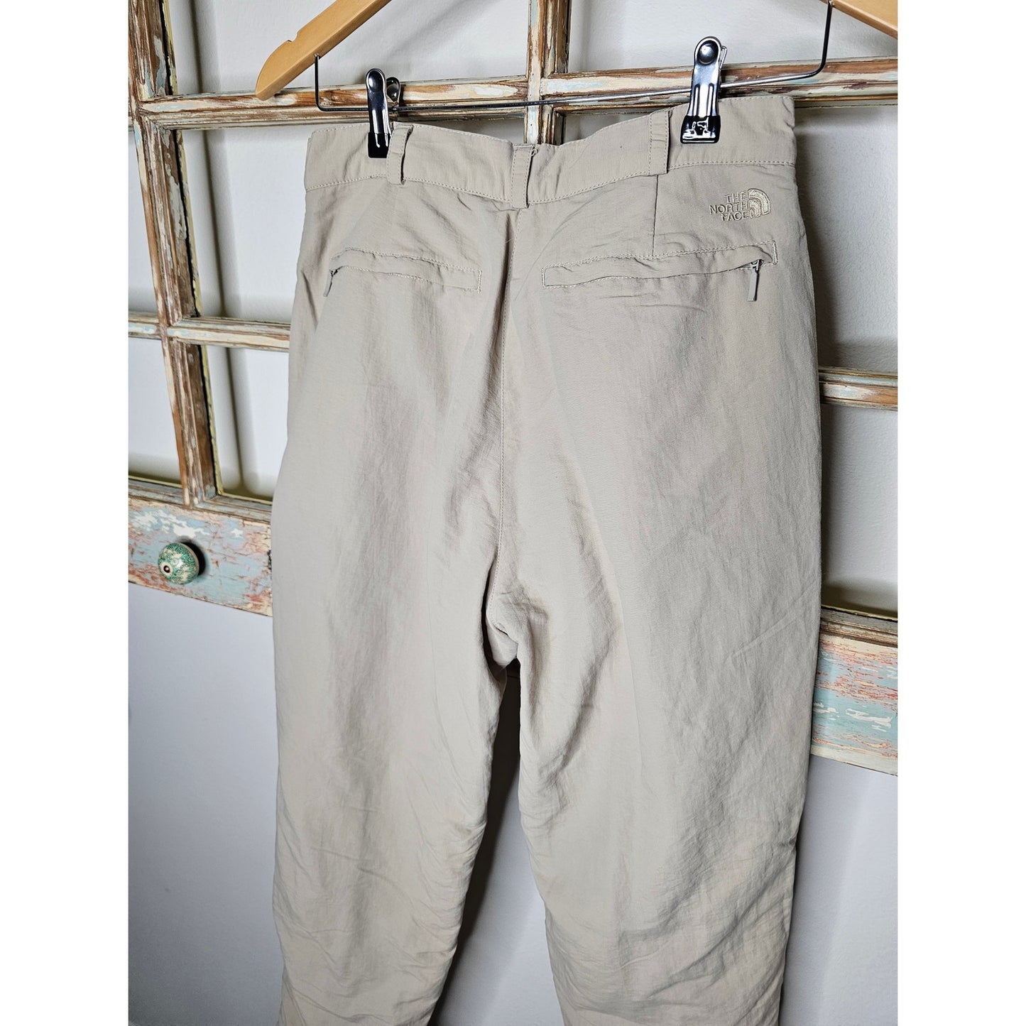 The North Face Khaki Nylon Straight Leg Pant with Fleece lining size 8