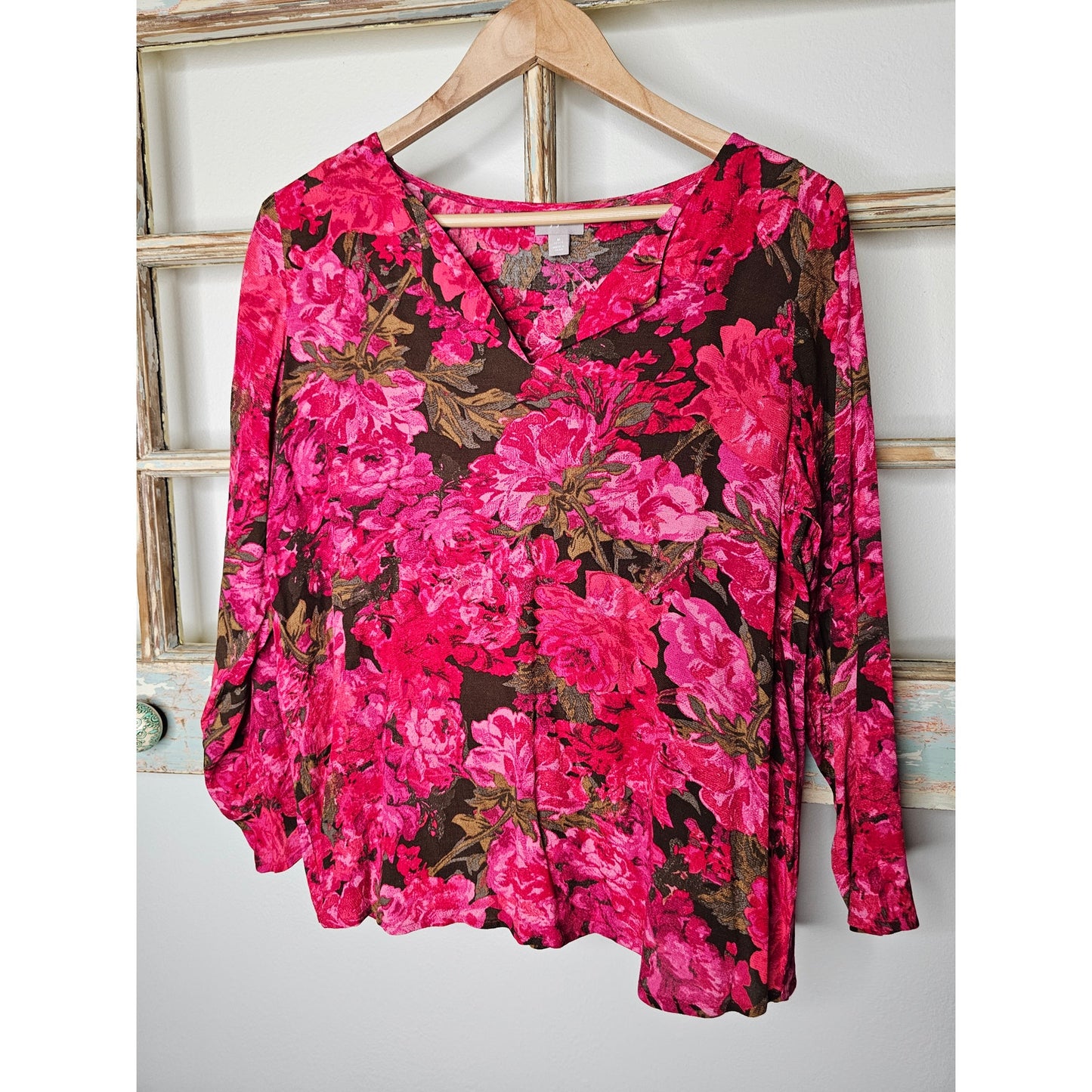 NWT J.Jill Red Floral Festive 3/4 Sleeve V-neckline Blouse Size MP