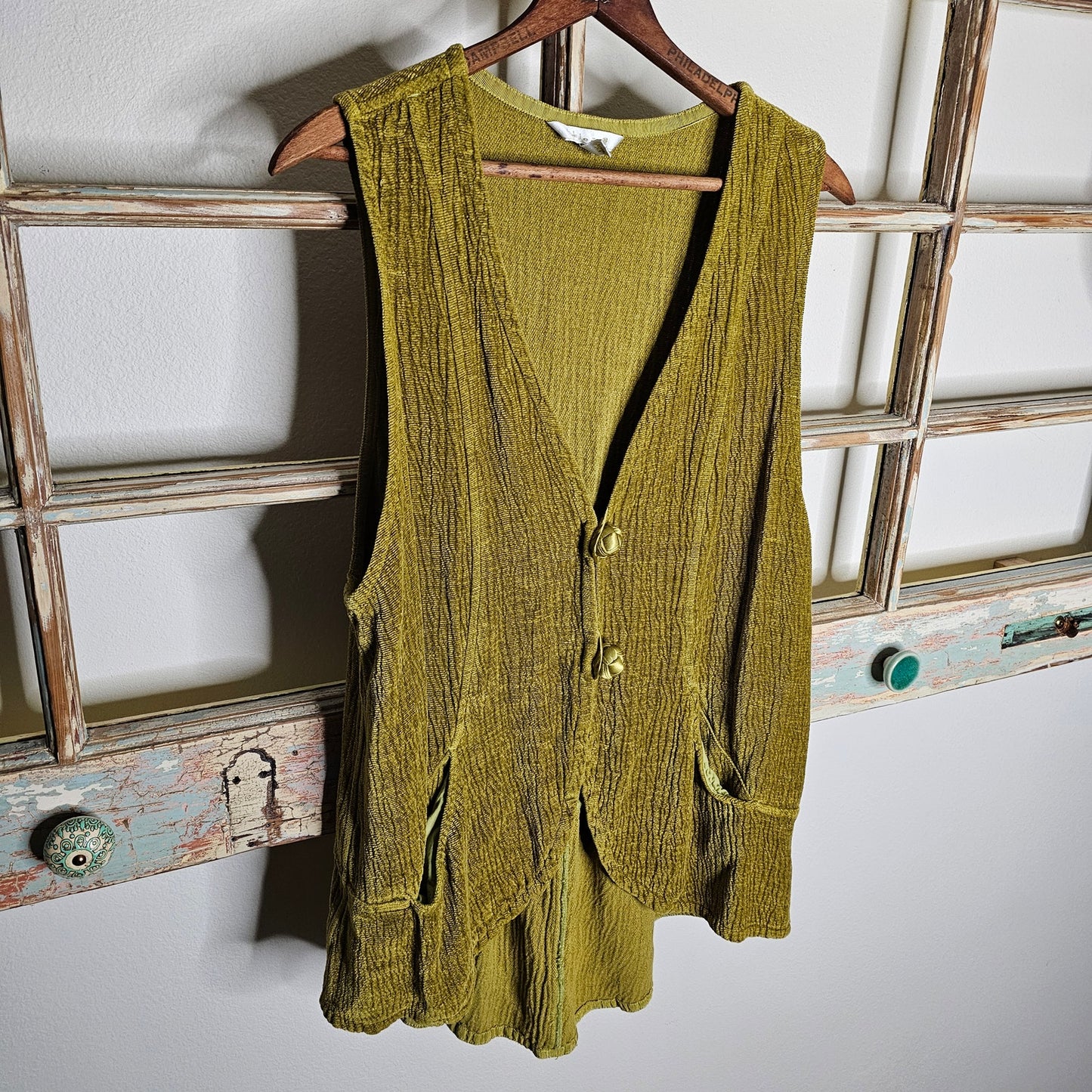 Kleen Pistachio Green Boho High/Low Vest Size Large Knotted Buttons Peplum