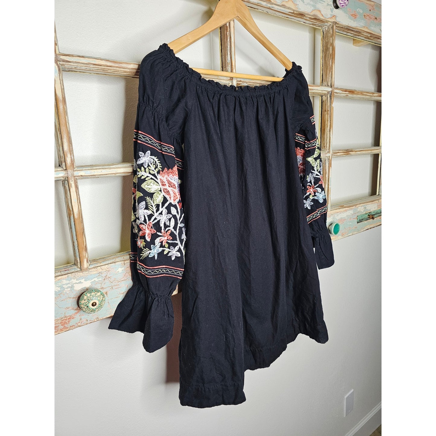 Free People Boho Off The Shoulder Black Embroidered Dress ladies size small