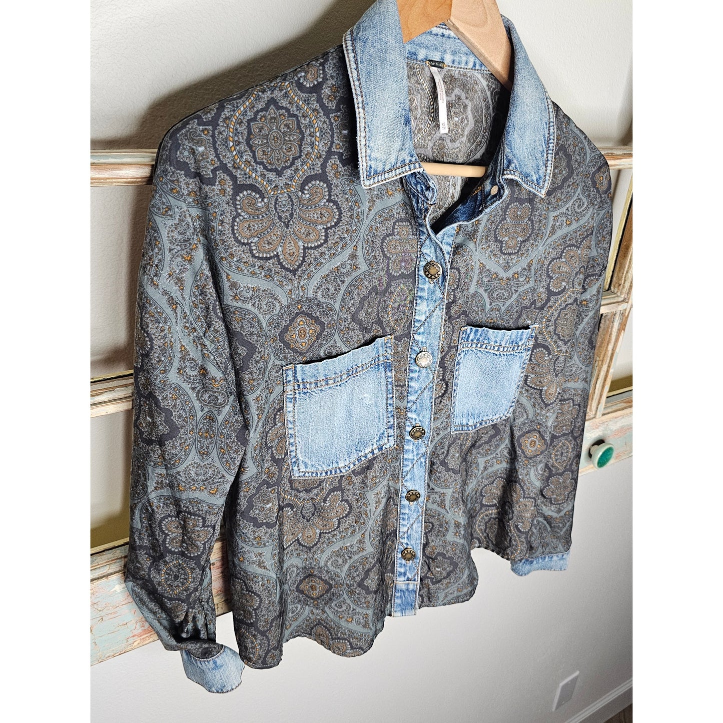 Free People 100% Denim Long Sleeve Button Up Boho Cowgirl Top Size XS