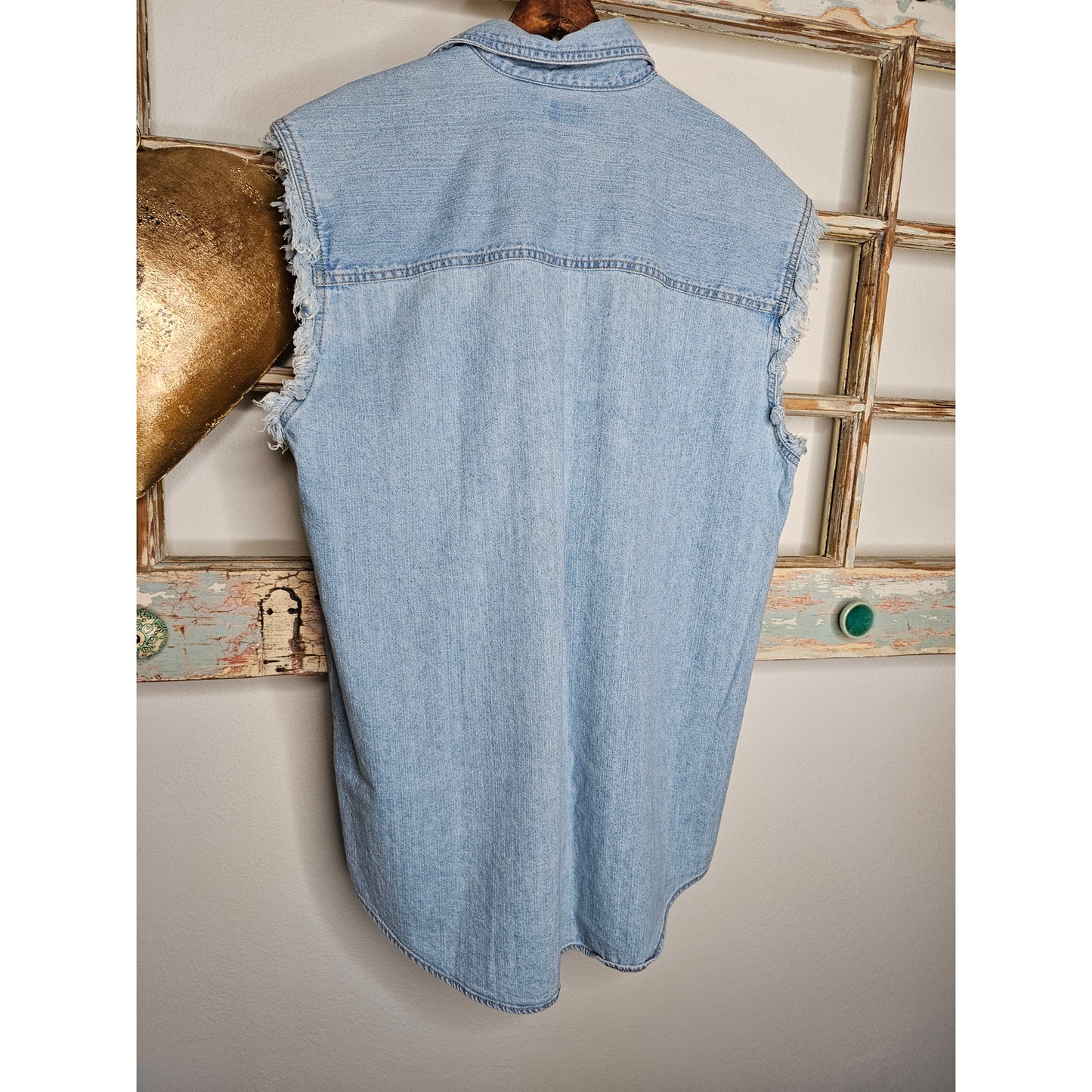 Levis Oversized Denim Sleeveless Shirt in Ladies Size Medium