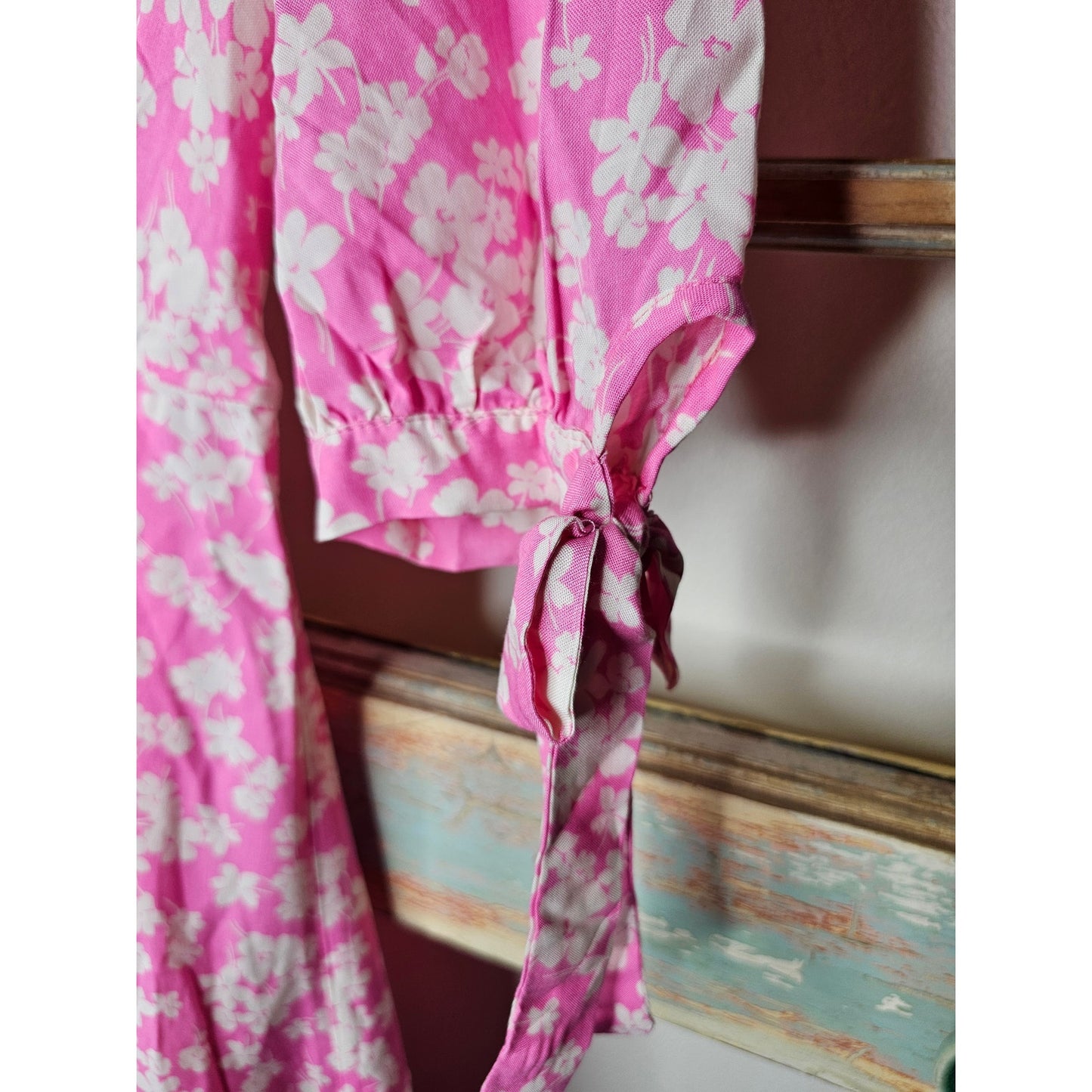 NWT New Look Pink Floral V-Neck Mini Dress with 1/2 Tie Sleeves Size 0