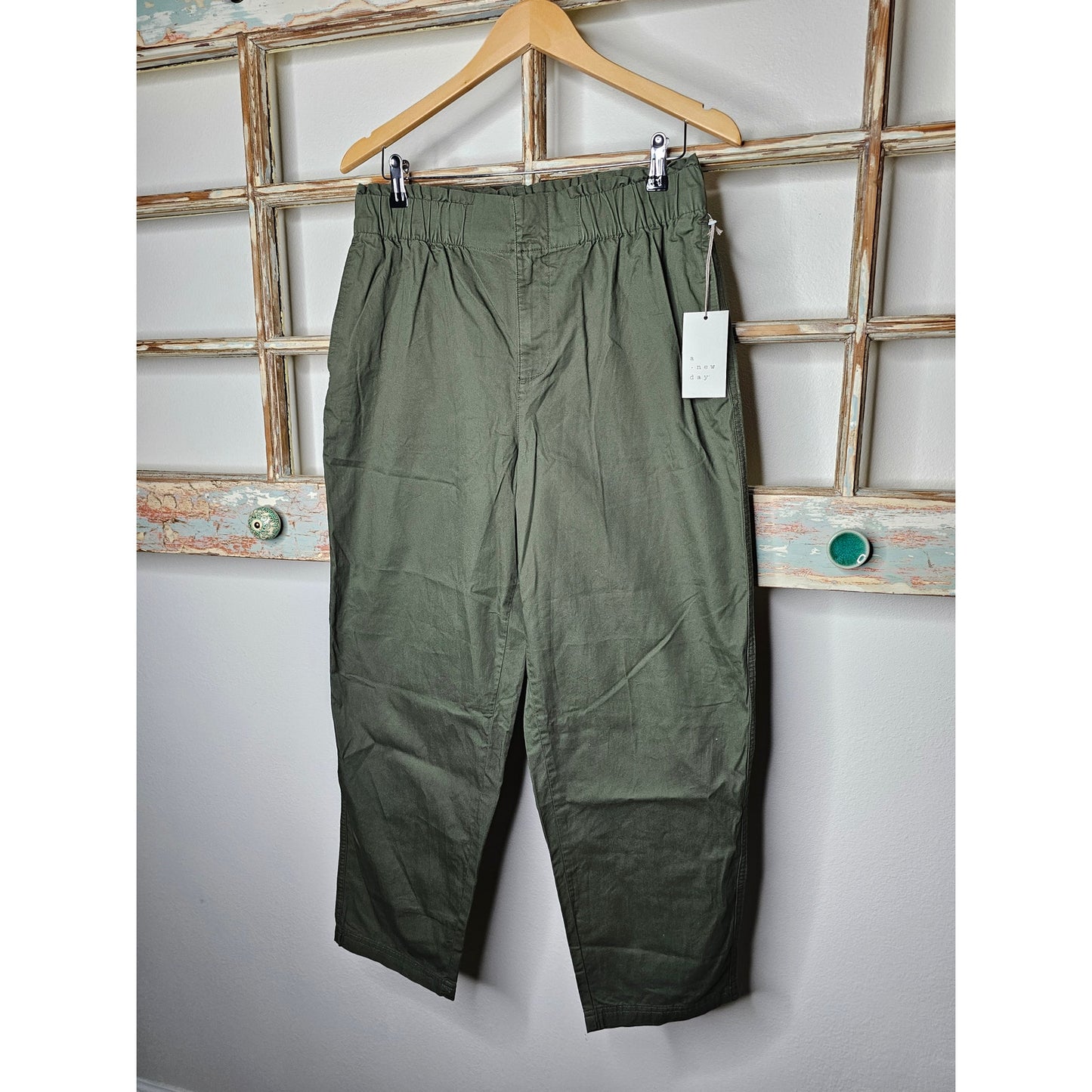 NWT Army Green Tapered Leg Wide Elastic Waistband Ladies Size Medium