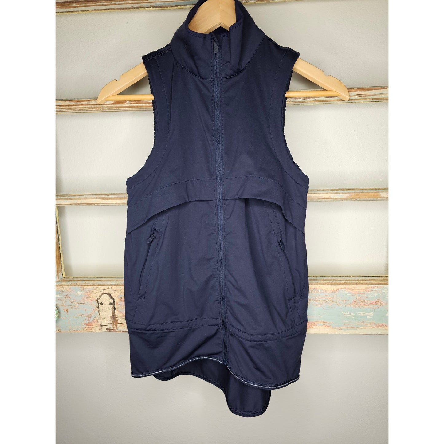 Lululemon Kicking Asphalt Vest Navy Ladies size 2