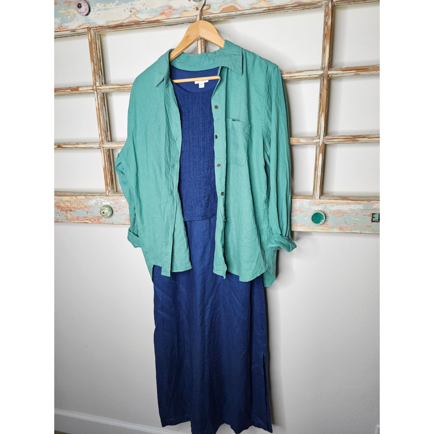 NWT Linen Relaxed Fit Teal Button Up Ladies collared shirt Size Medium