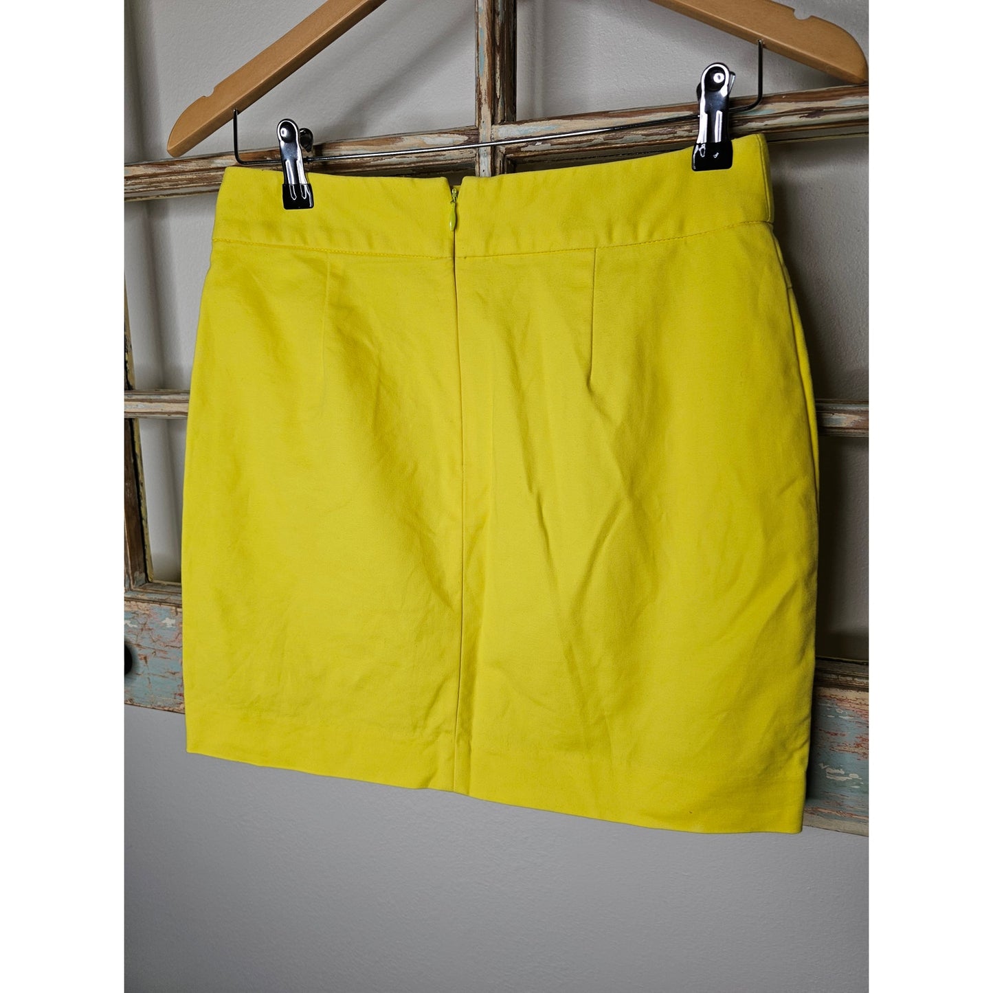 Banana Republic Yellow Mini Skirt Front Pockets Cotton Ladies size 2