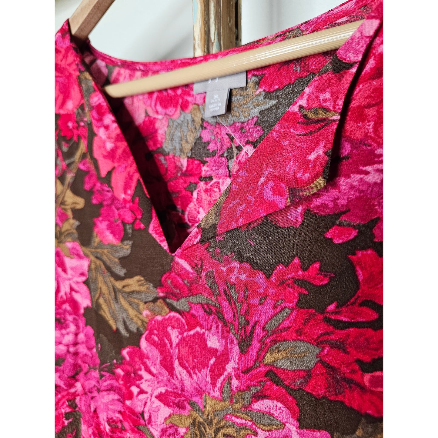 NWT J.Jill Red Floral Festive 3/4 Sleeve V-neckline Blouse Size MP