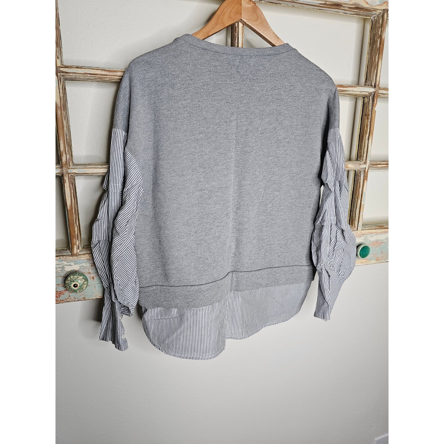 Mello Day Rushed Striped Sleeve W/ Grey Sweater 2PC Ladies size large