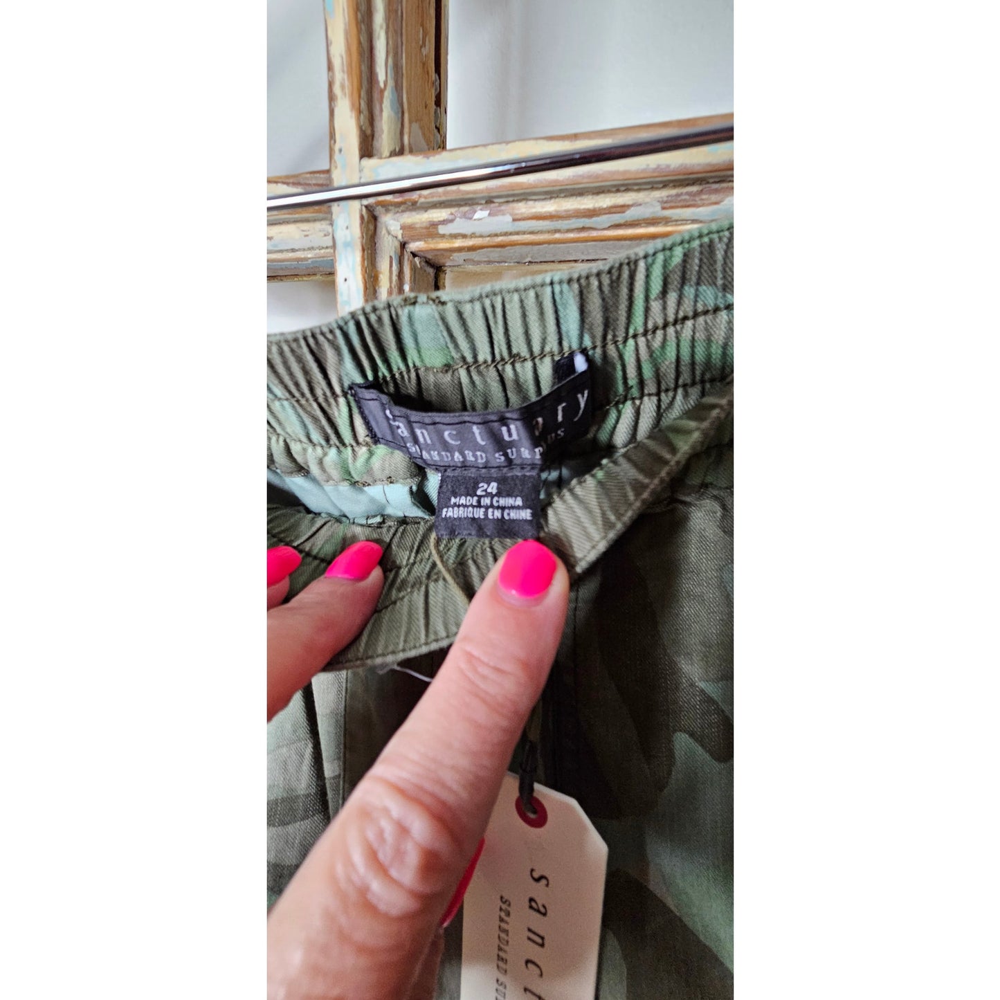 NWT Sanctuary Shorts Womens Size 24 Green Camo Shorts