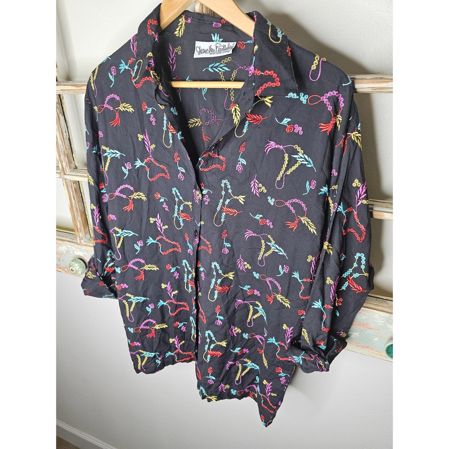 Vintage Diane Von Furstenberg NY Paris Embroidered Button Up size Large