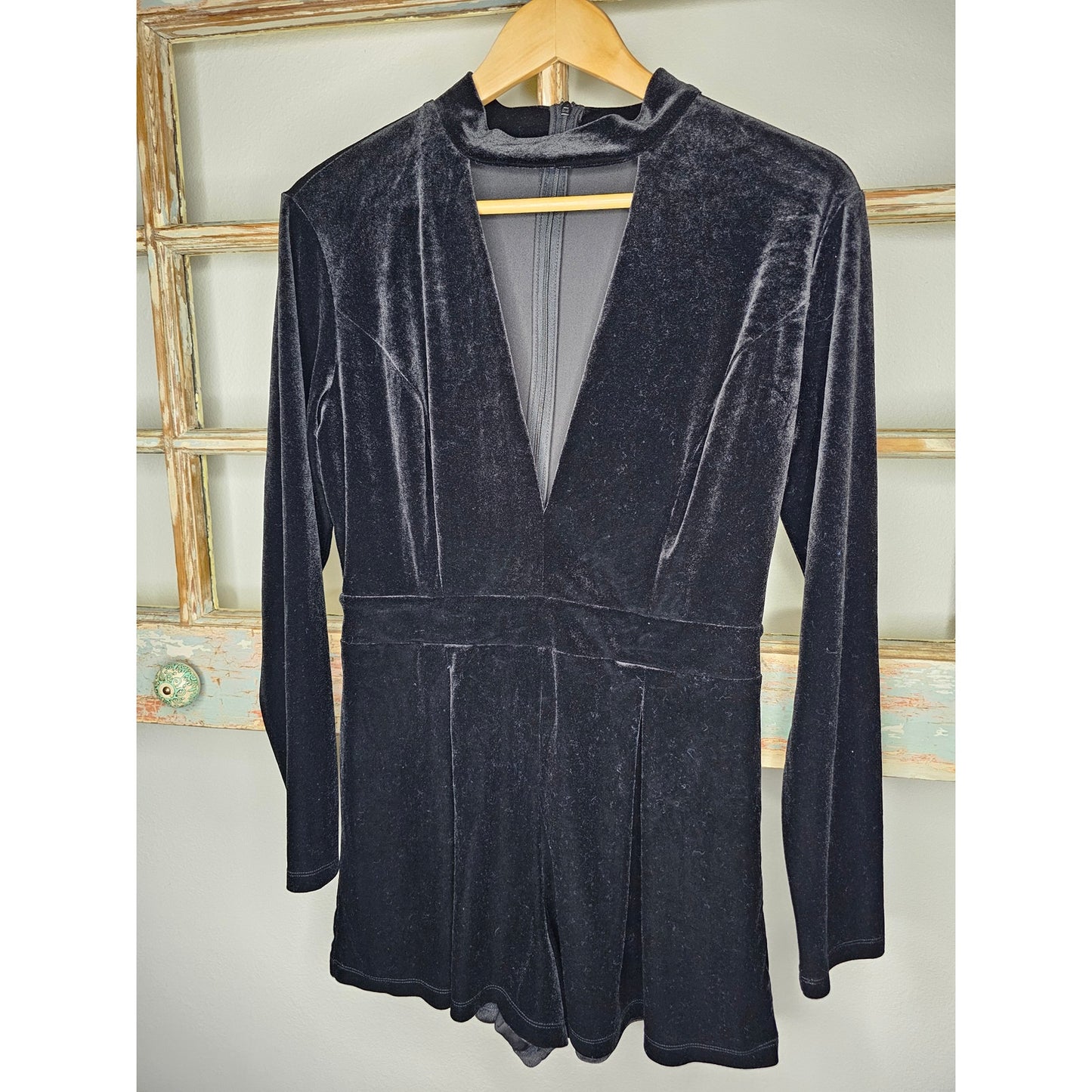Gianni Bini black velvet short romper ladies size Medium