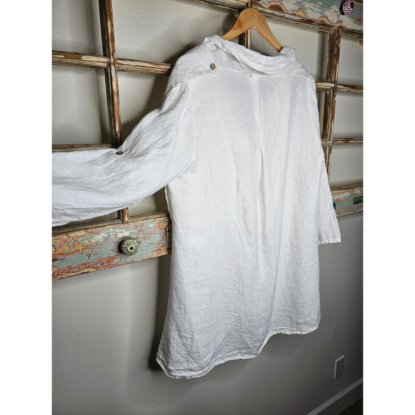 Linen White Cardigan Boho Top Saks Fifth Avenue Ladies size large.