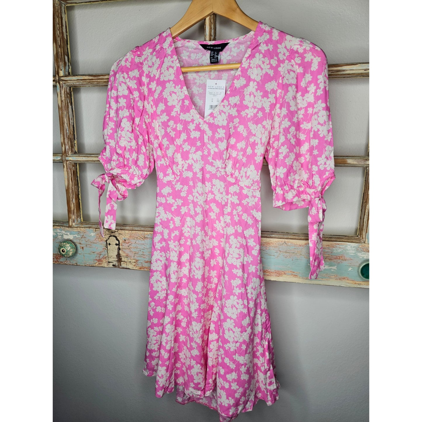 NWT New Look Pink Floral V-Neck Mini Dress with 1/2 Tie Sleeves Size 0