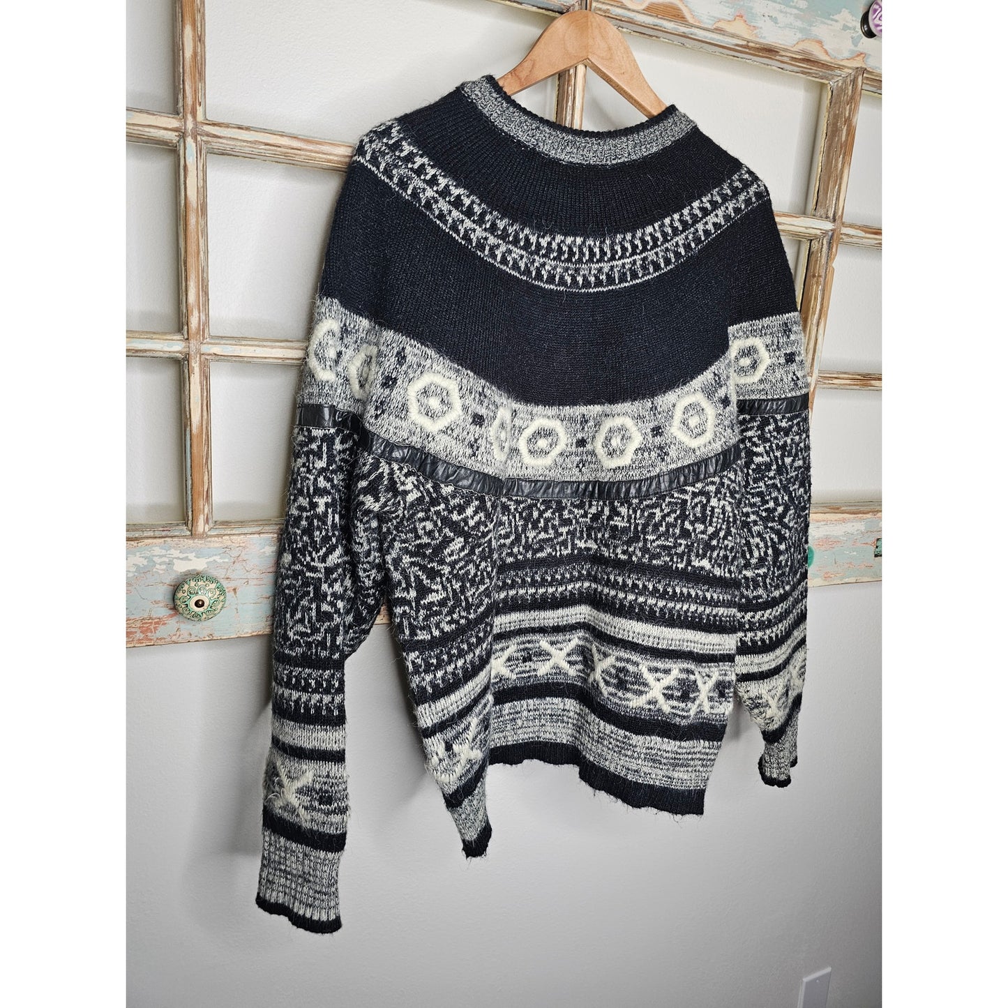 Vintage Sweater Black/cream/Gray Oversized Sweater with leather Size Medium