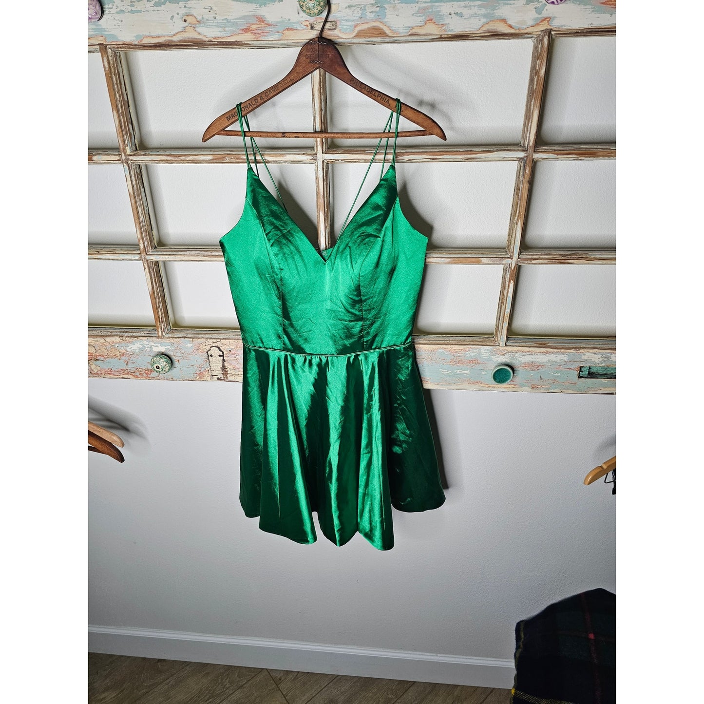 Sherri Hill Spaghetti Strap V-neck Satin Festive Mini Dress Ladies size 10