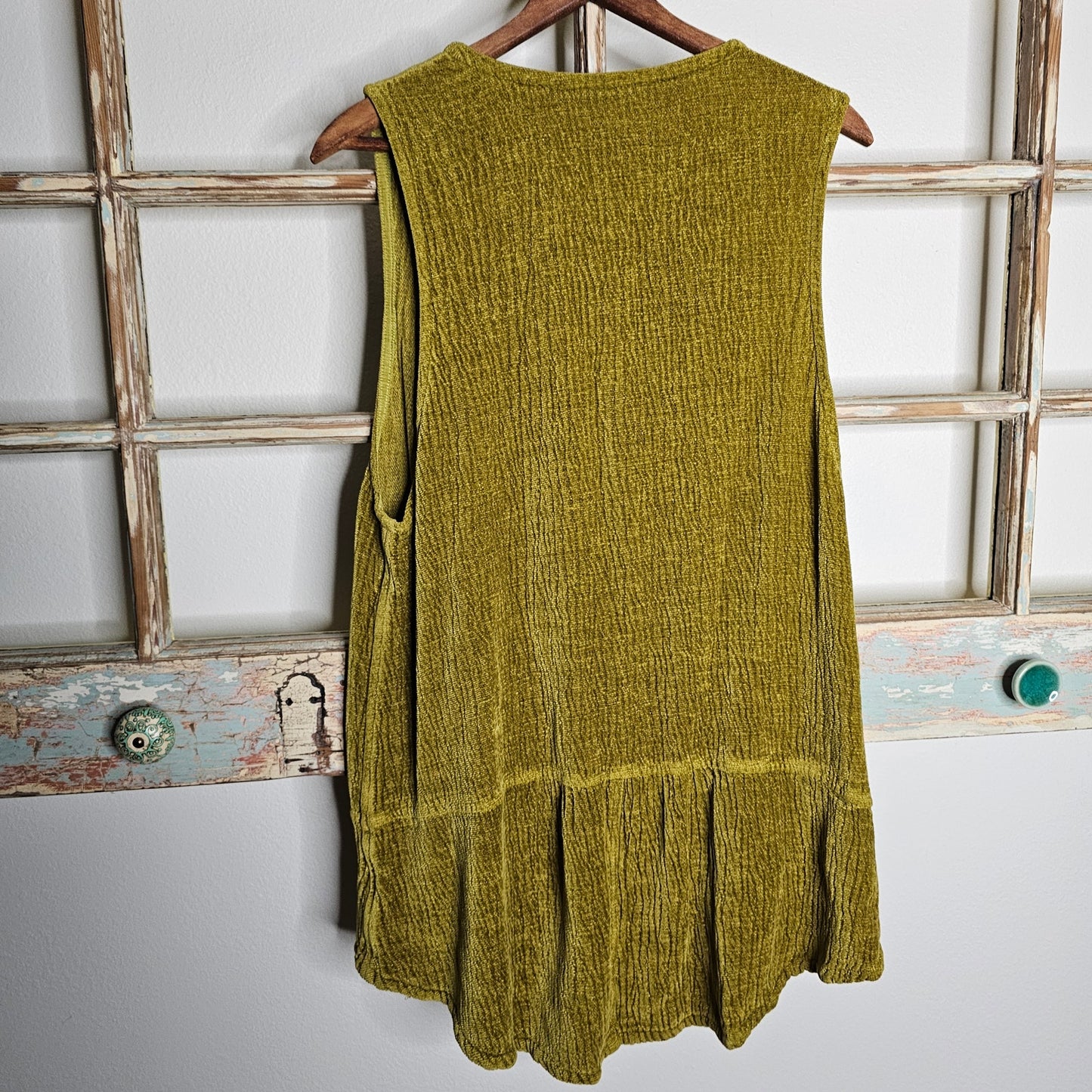 Kleen Pistachio Green Boho High/Low Vest Size Large Knotted Buttons Peplum