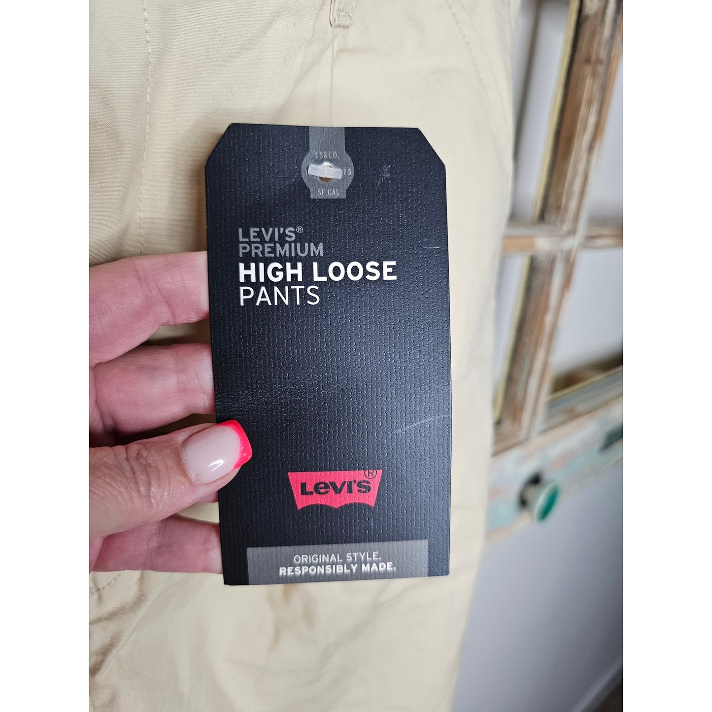 NWT Levi's High Rise Loose Wide Straight Leg Khaki's size 30