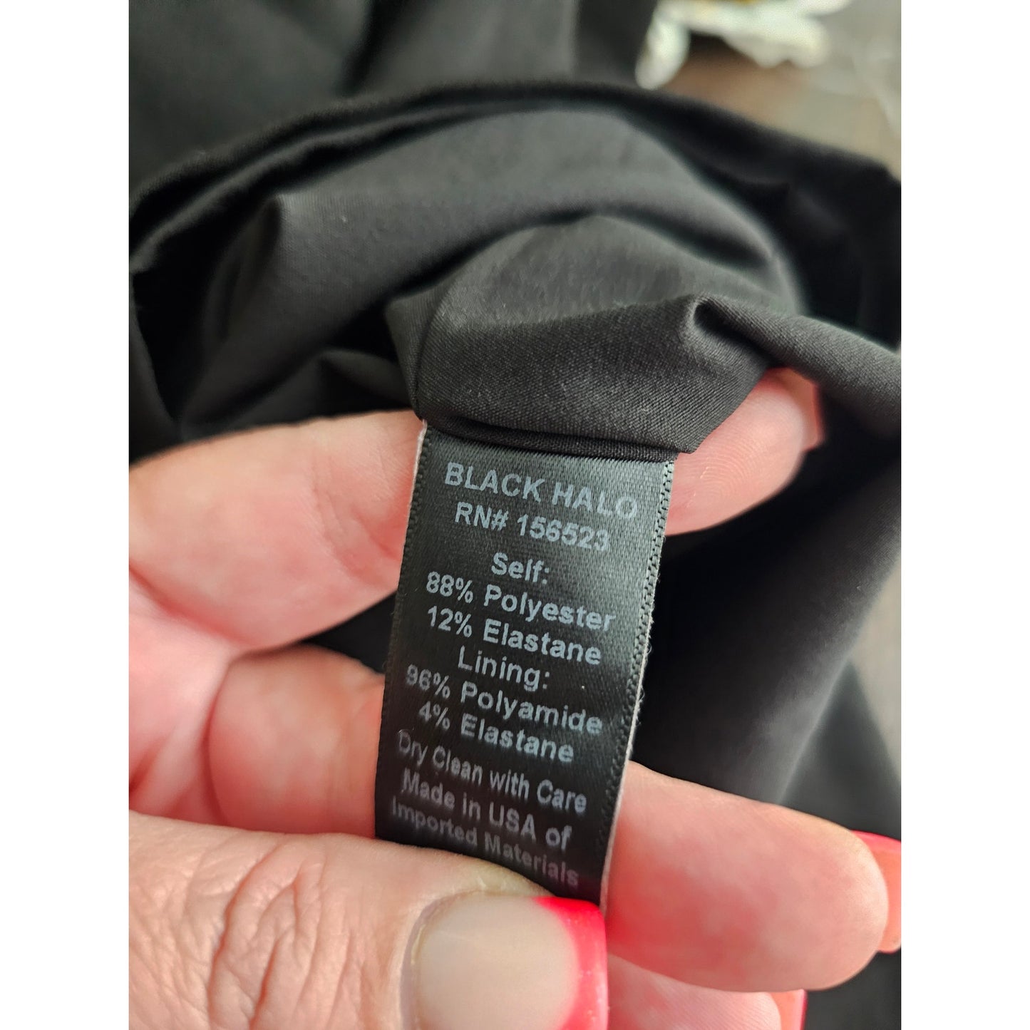 Black Halo Sleeveless Lined pleated Dress V-neckline Ladies size 2