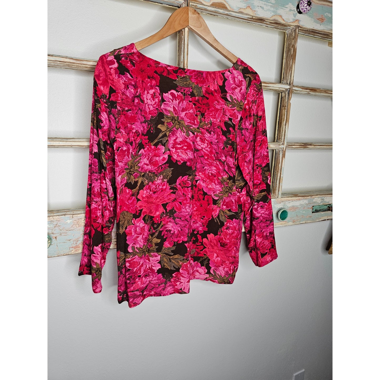 NWT J.Jill Red Floral Festive 3/4 Sleeve V-neckline Blouse Size MP