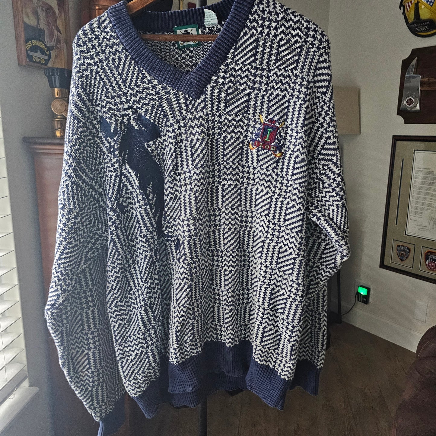 Vintage Houndstooth IZOD Sweater with Crest and Golfer Men's size large