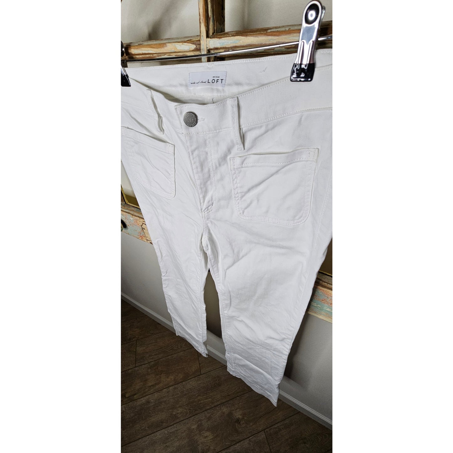 Loft White Slight Wider Leg Jeans with Pockets ladies size 6 / 28