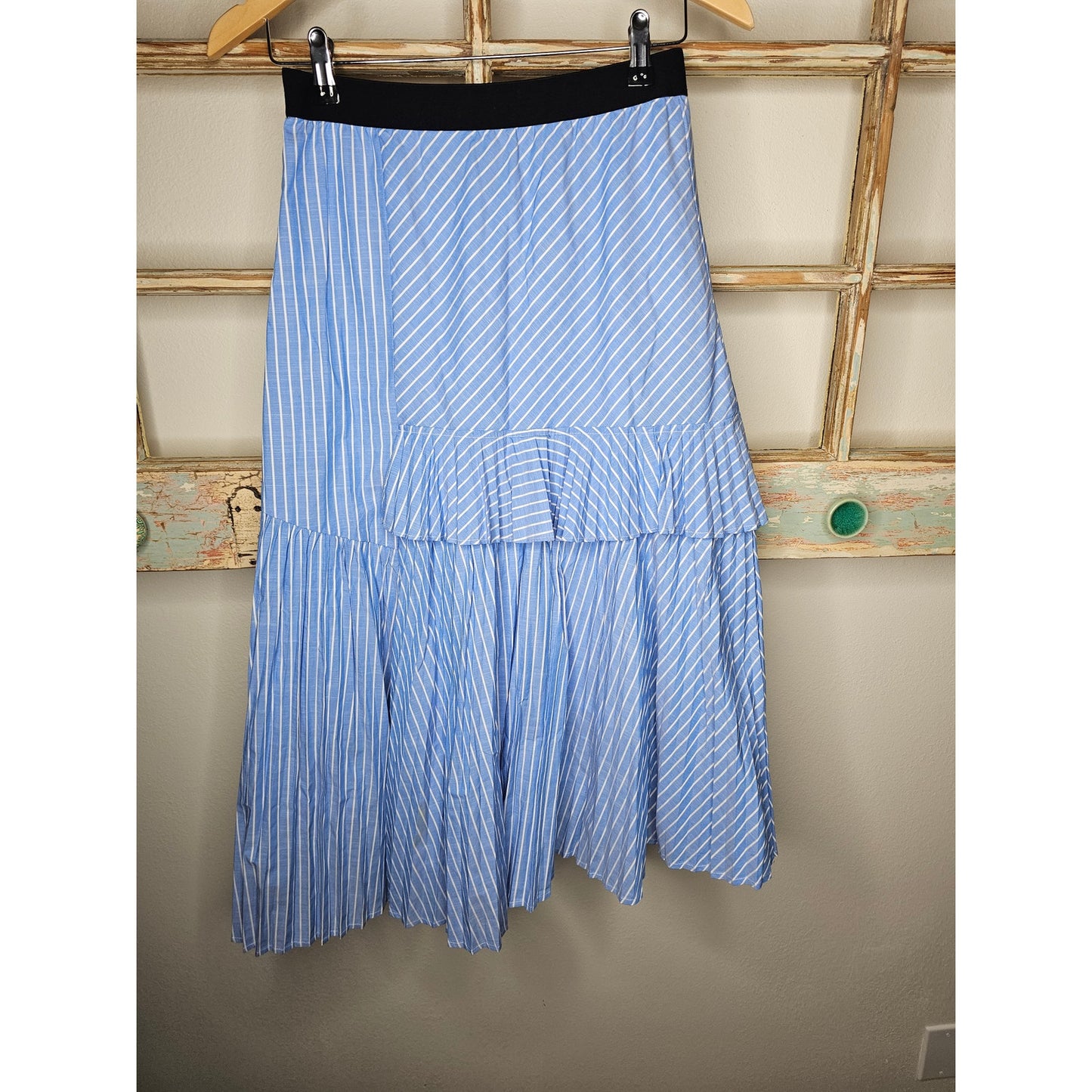 Joie Lined Oxford Look Ladies Skirt with Handkerchief hem and flowers size 2