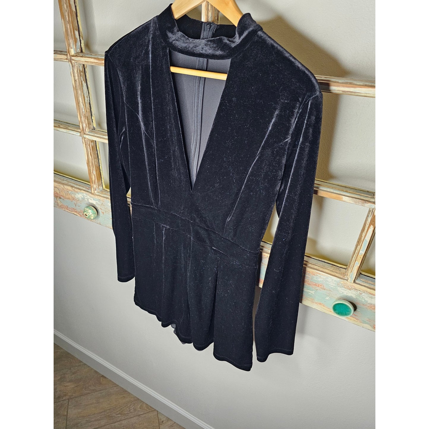 Gianni Bini black velvet short romper ladies size Medium