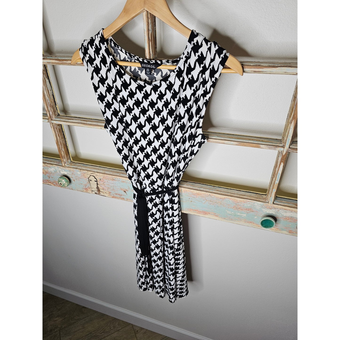 George Houndstooth Knee-length Sleeveless Dress Ladies size Large
