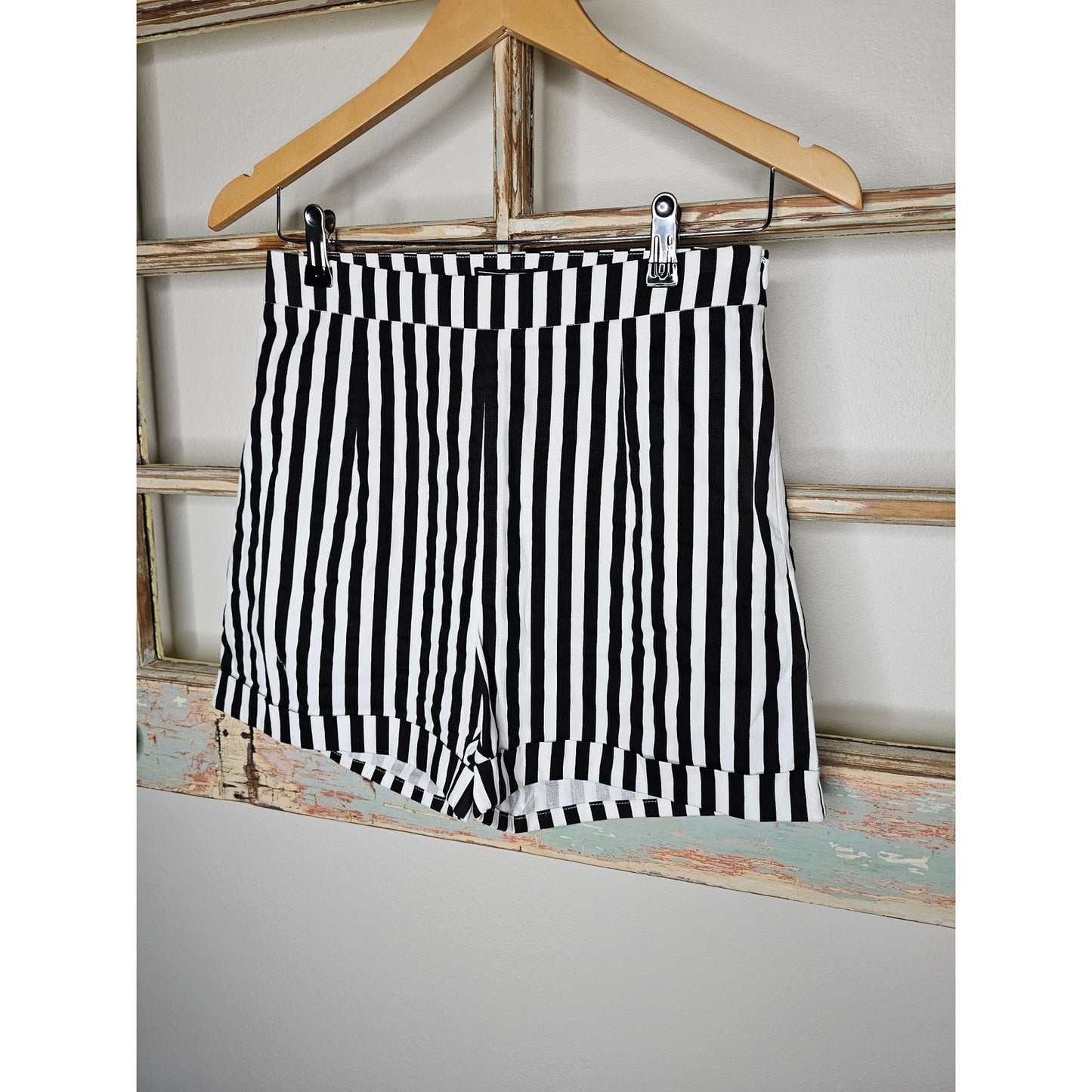 NWT Katakomb 50s Connie Striped Shorts in Black/White Size Medium
