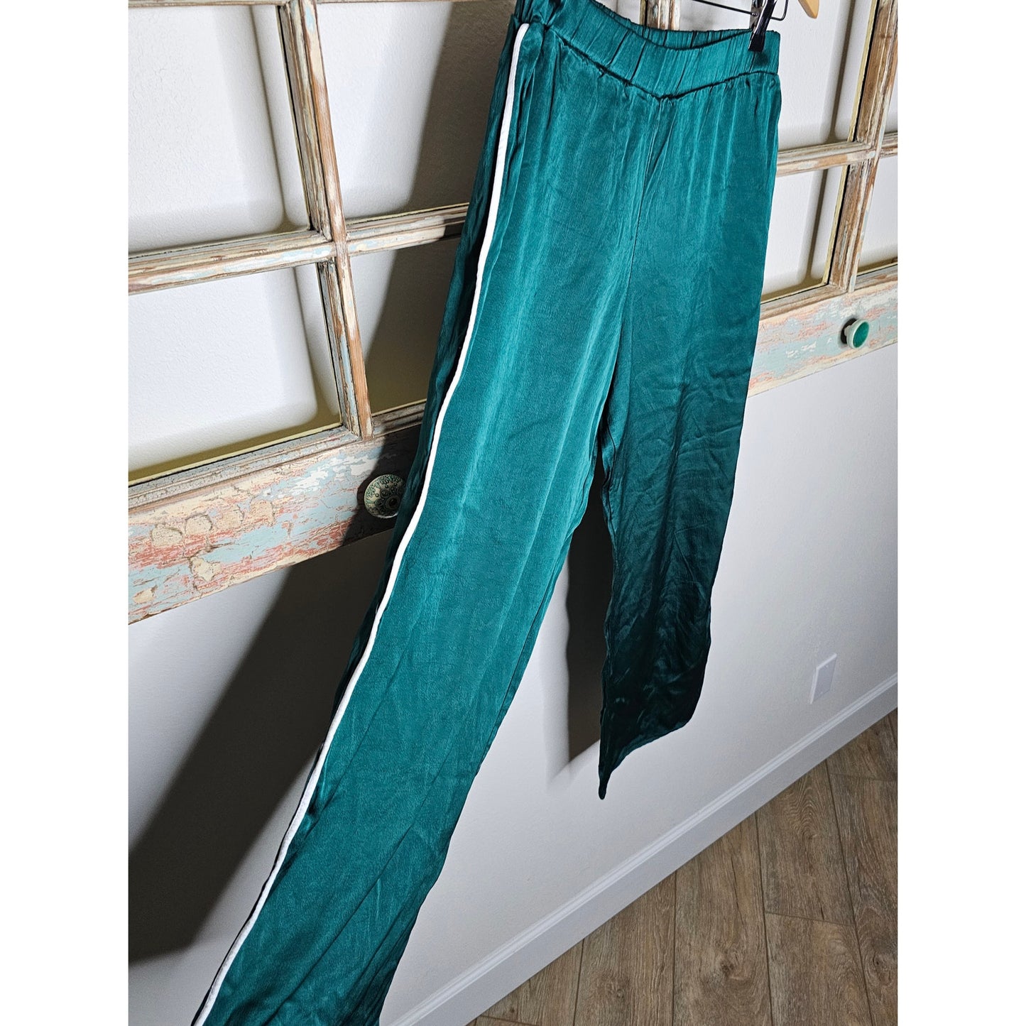 ZARA Ladies Silky Wide Leg Green Pants Pull On Ladies size Large