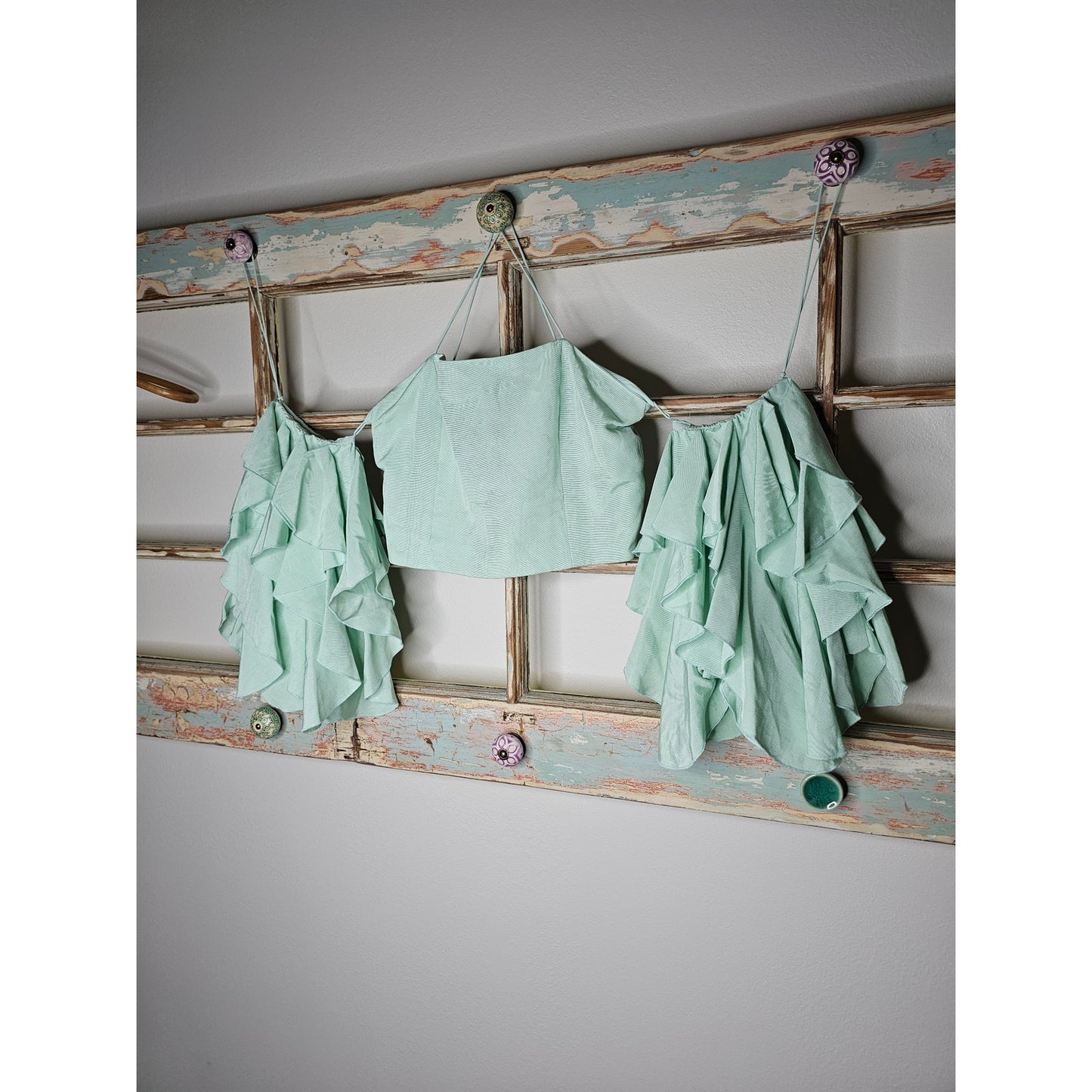 NWT Alice + Olivia Nakia Cold Shoulder Crop Top in Mint Ladies size 8