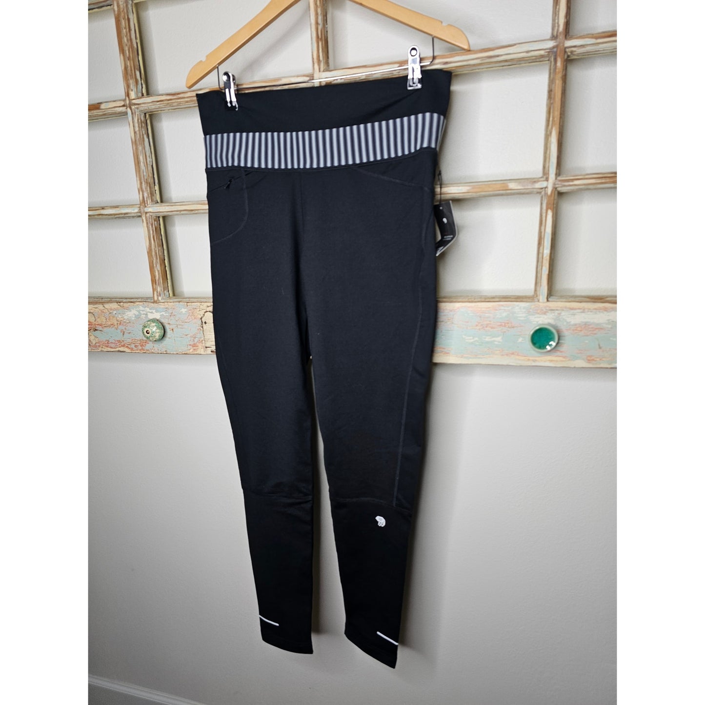 NWT Mountain Hard Wear Black Athletic Leggings Ladies size large
