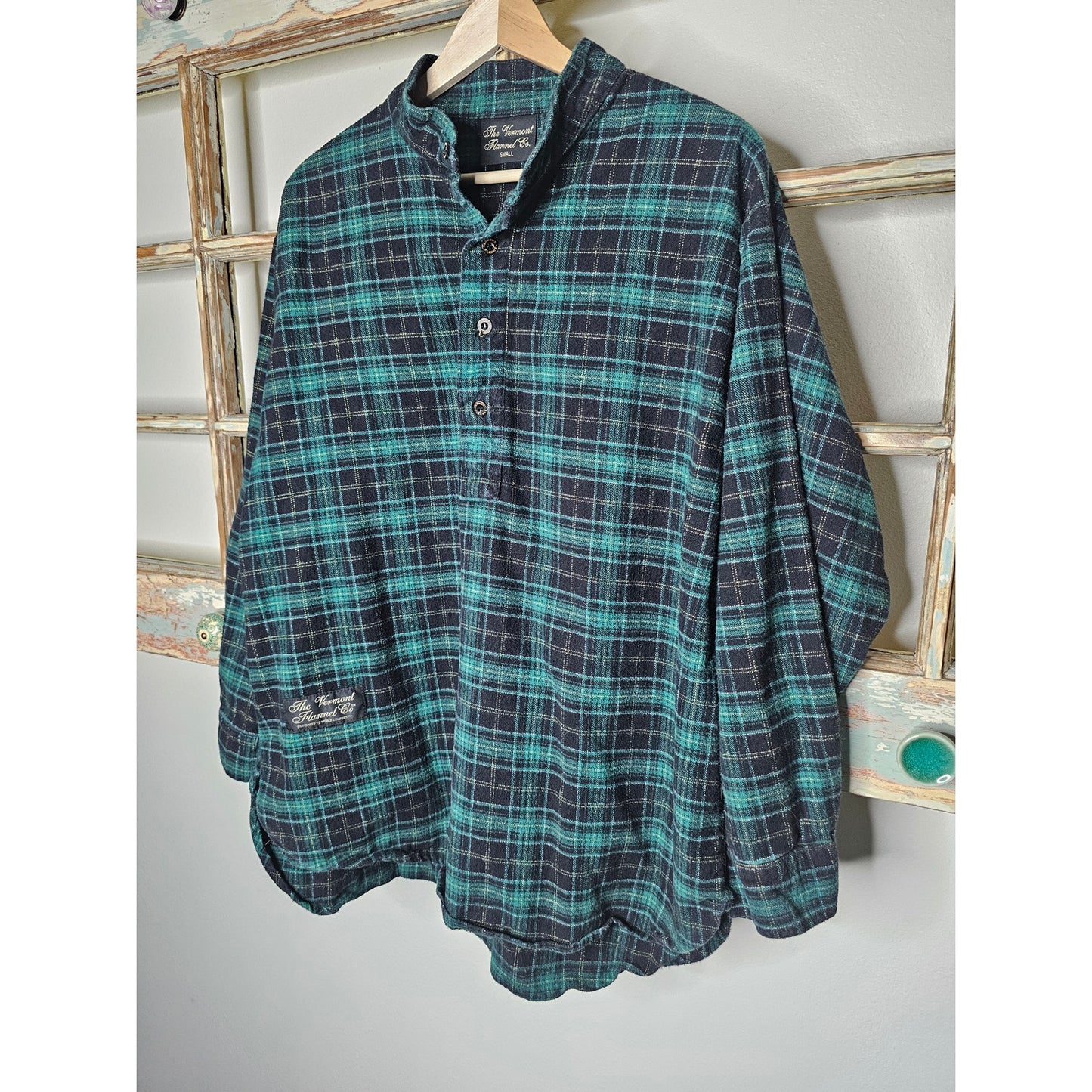 Vermont Flannel Company Black/Turquoise Pullover Long Sleeve Size Small