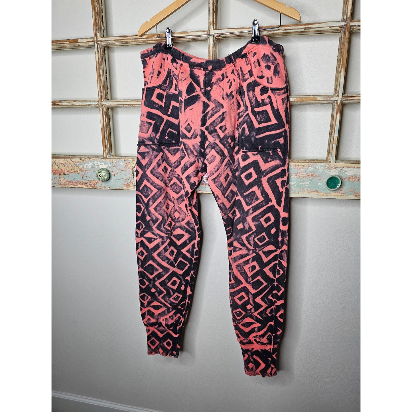 NWOT Mowgli Surf Tribal Print Cotton Jogging Pants Ladies size Large