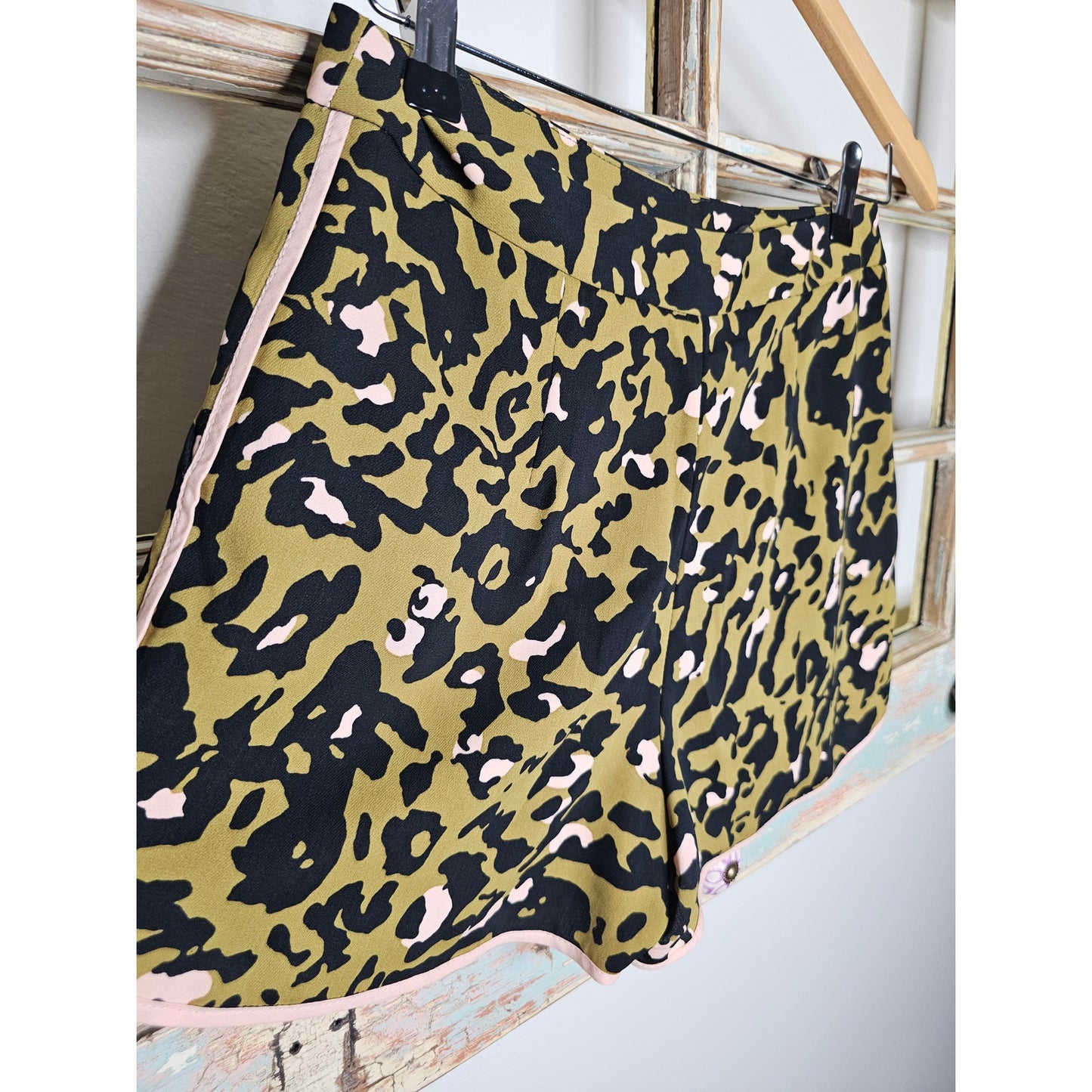TopShop Cheetah Leopard Animal Print Pockets Silky Shorts Size 6