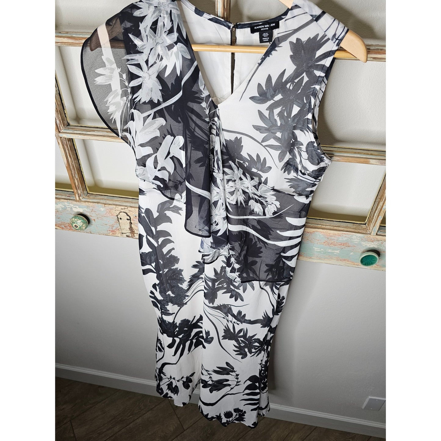 NWOT Karen Millen Floral Georgette Ruffle Front Midi Dress Ladies size Small
