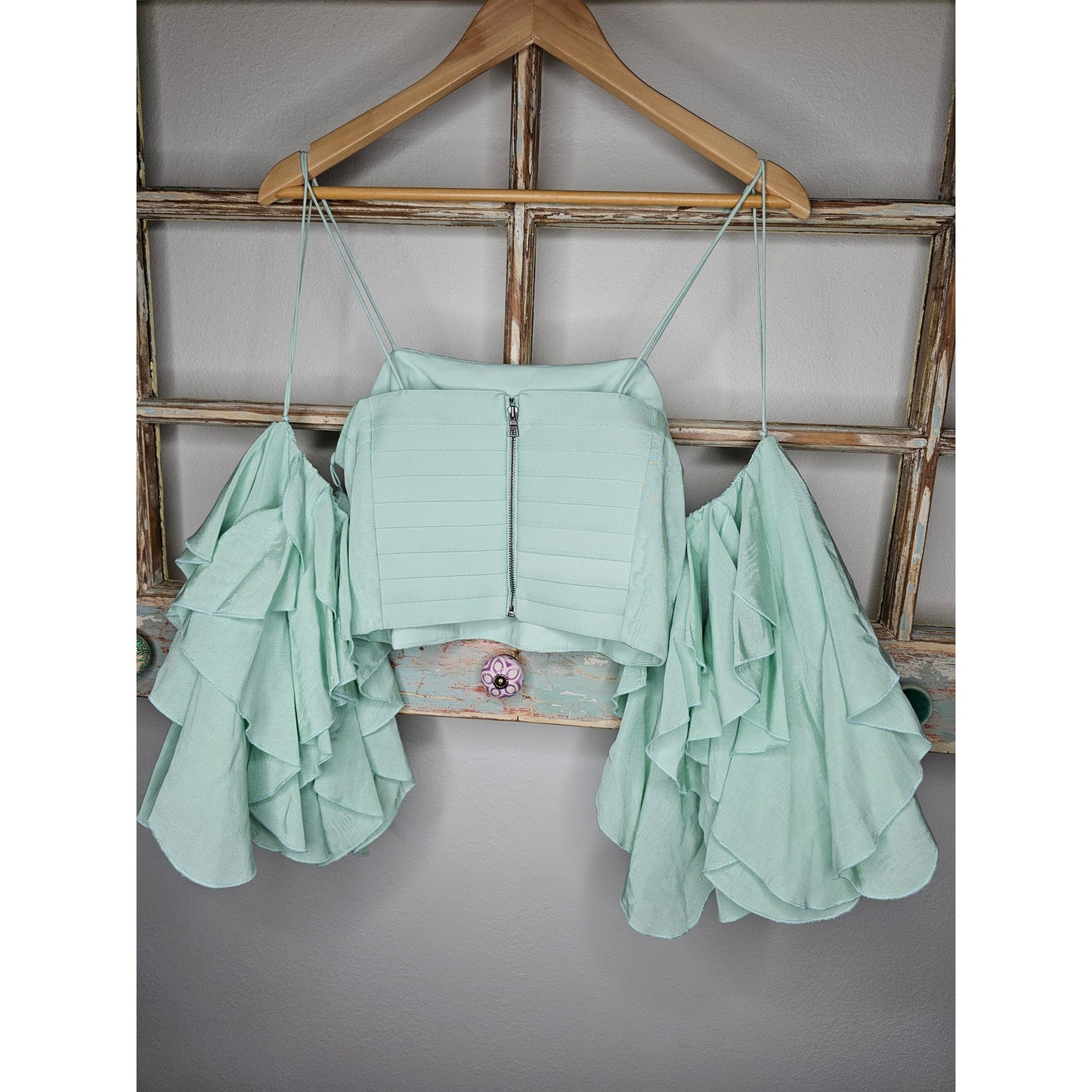 NWT Alice + Olivia Nakia Cold Shoulder Crop Top in Mint Ladies size 8