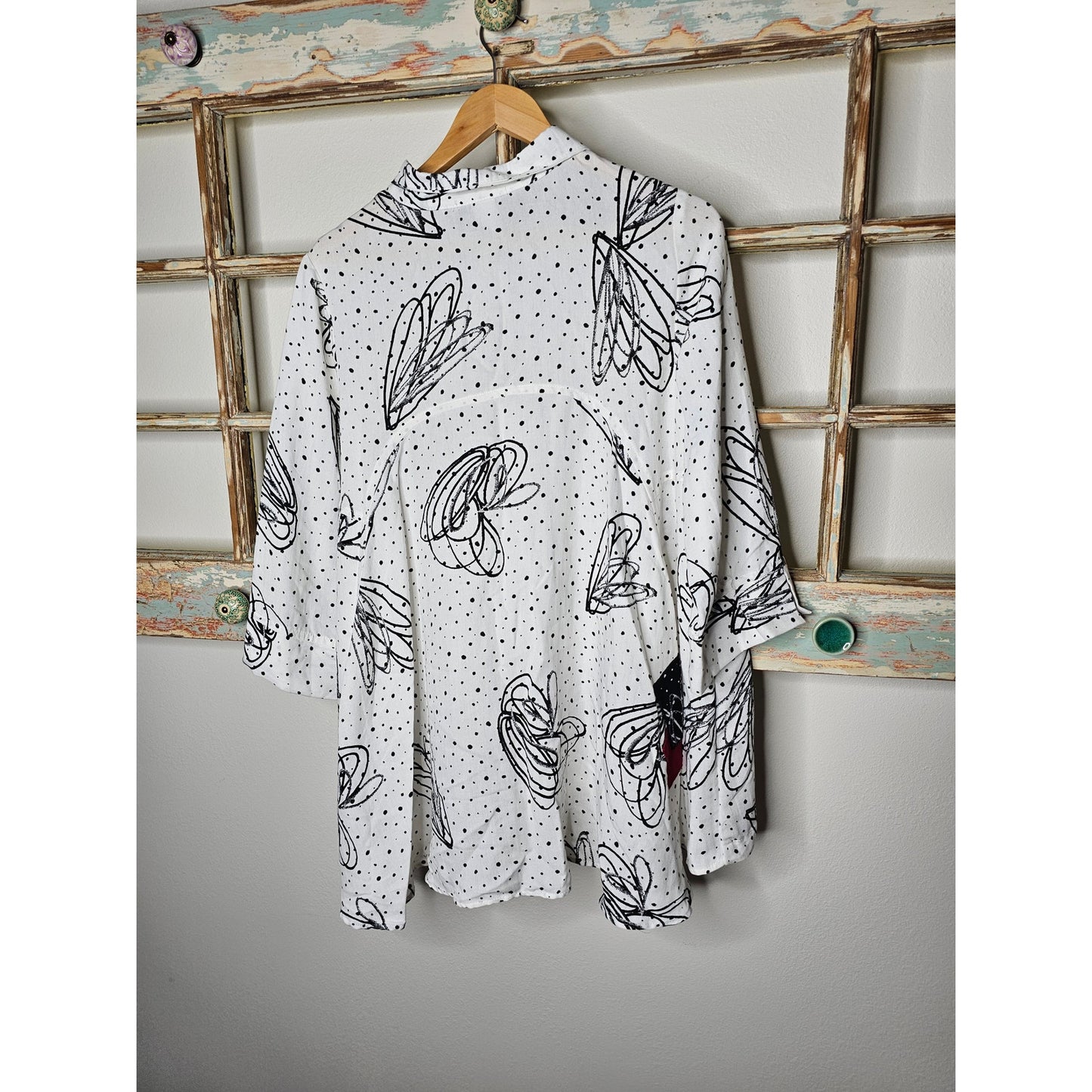 Vintage Button Up Artsy Black & White Top 1/2 Sleeves ladies size Large