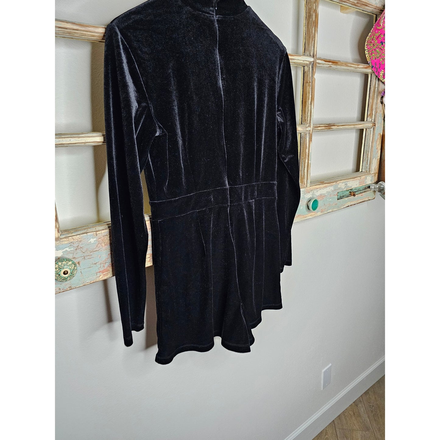Gianni Bini black velvet short romper ladies size Medium