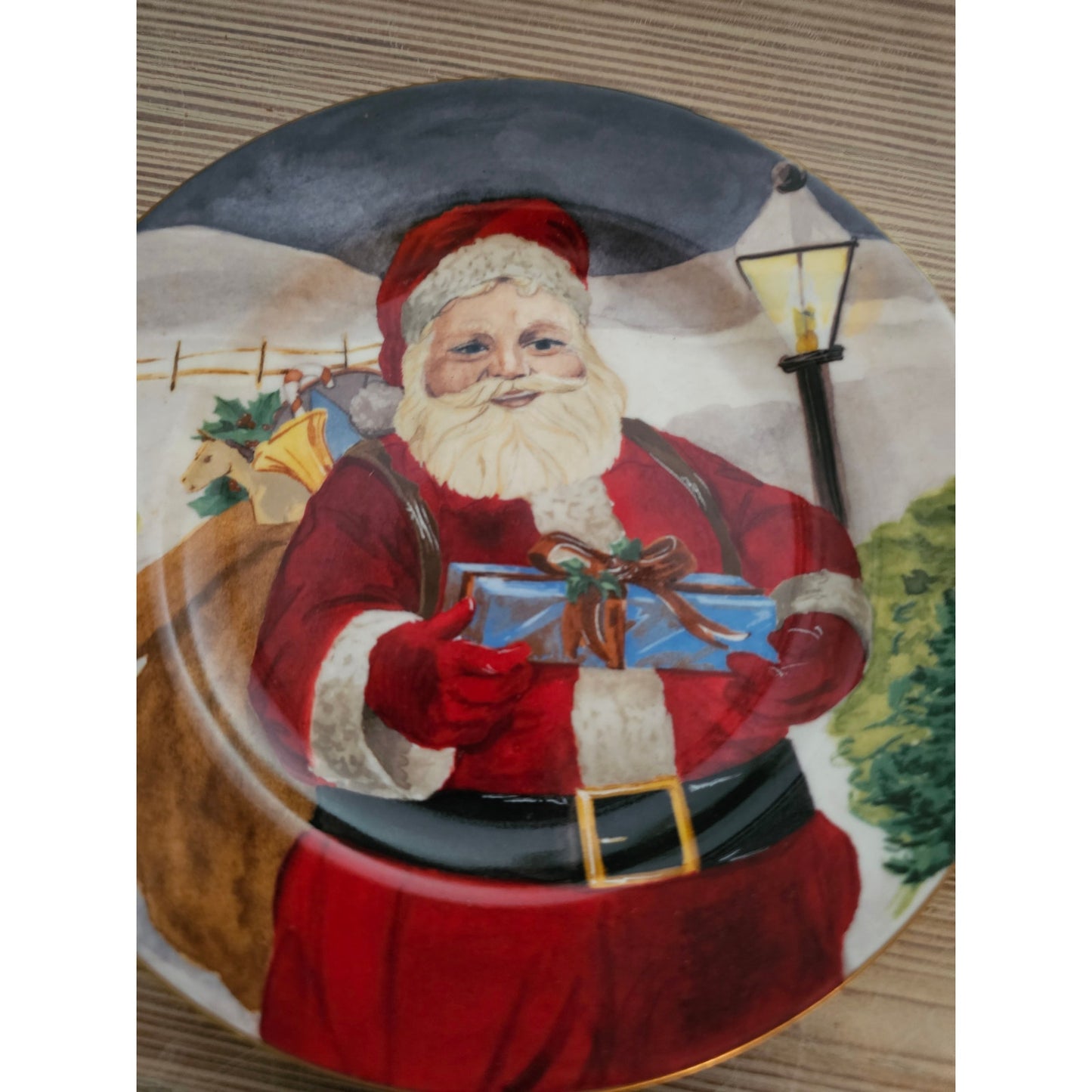 America Atelier Christmas Santa Set of 4 Porcelain 8" Plates