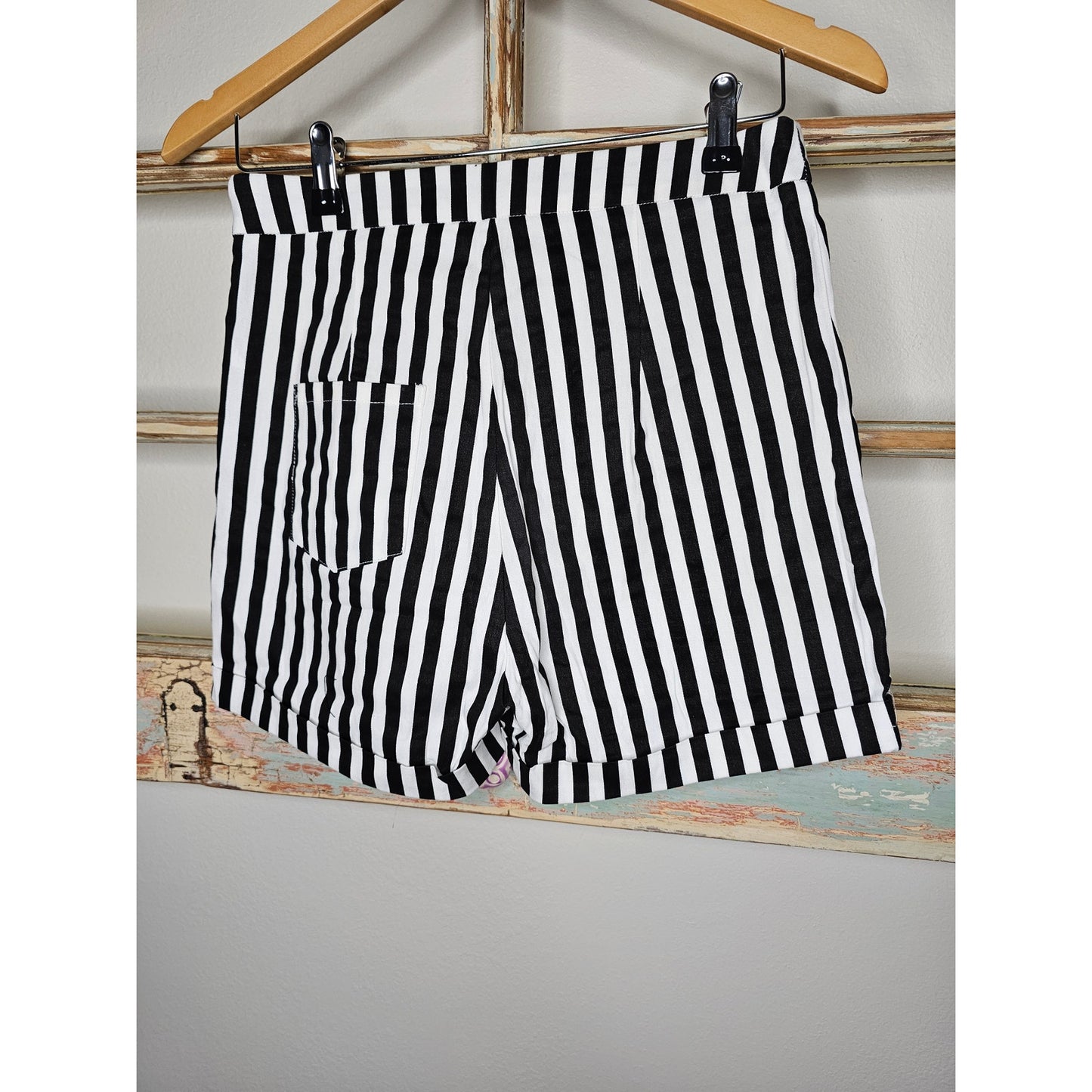 NWT Katakomb 50s Connie Striped Shorts in Black/White Size Medium