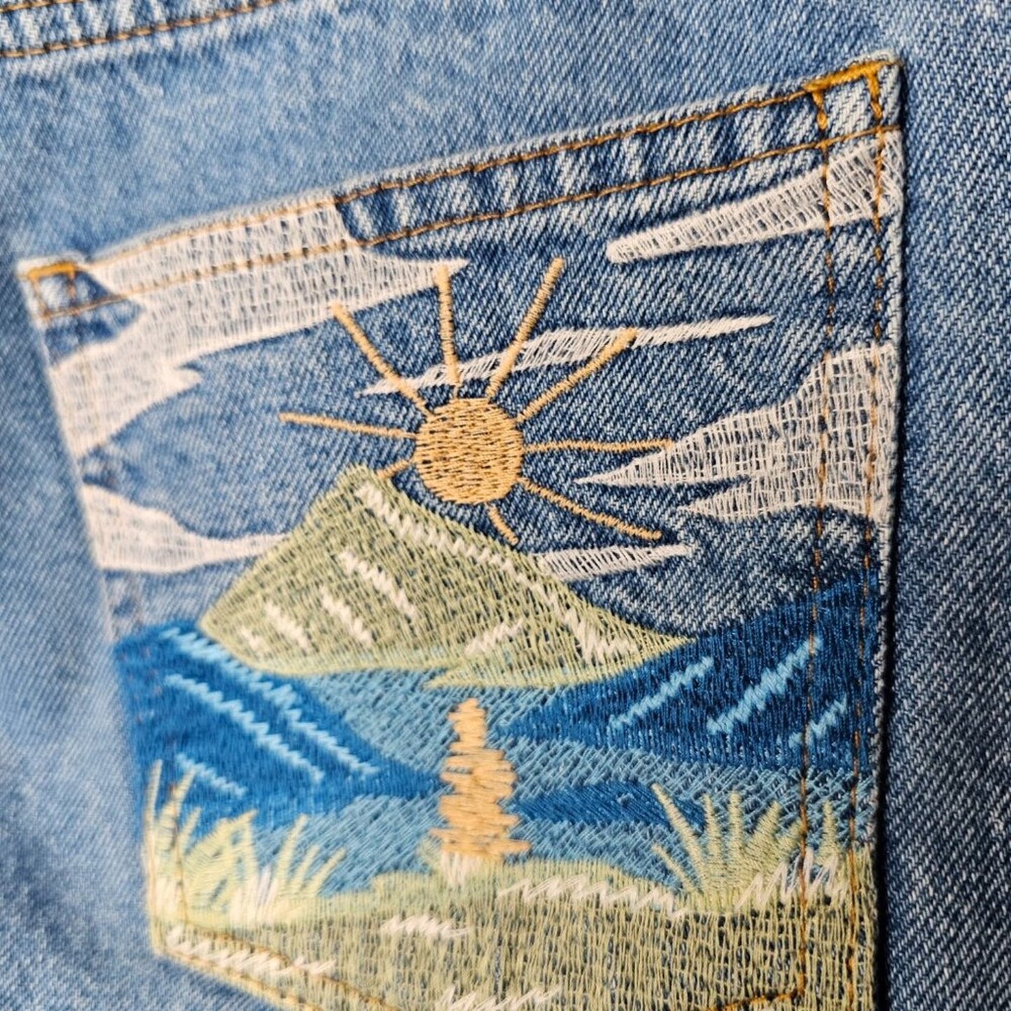 Denim Shorts with Embroidery "Forever" front/Scene on back Mens Size 32