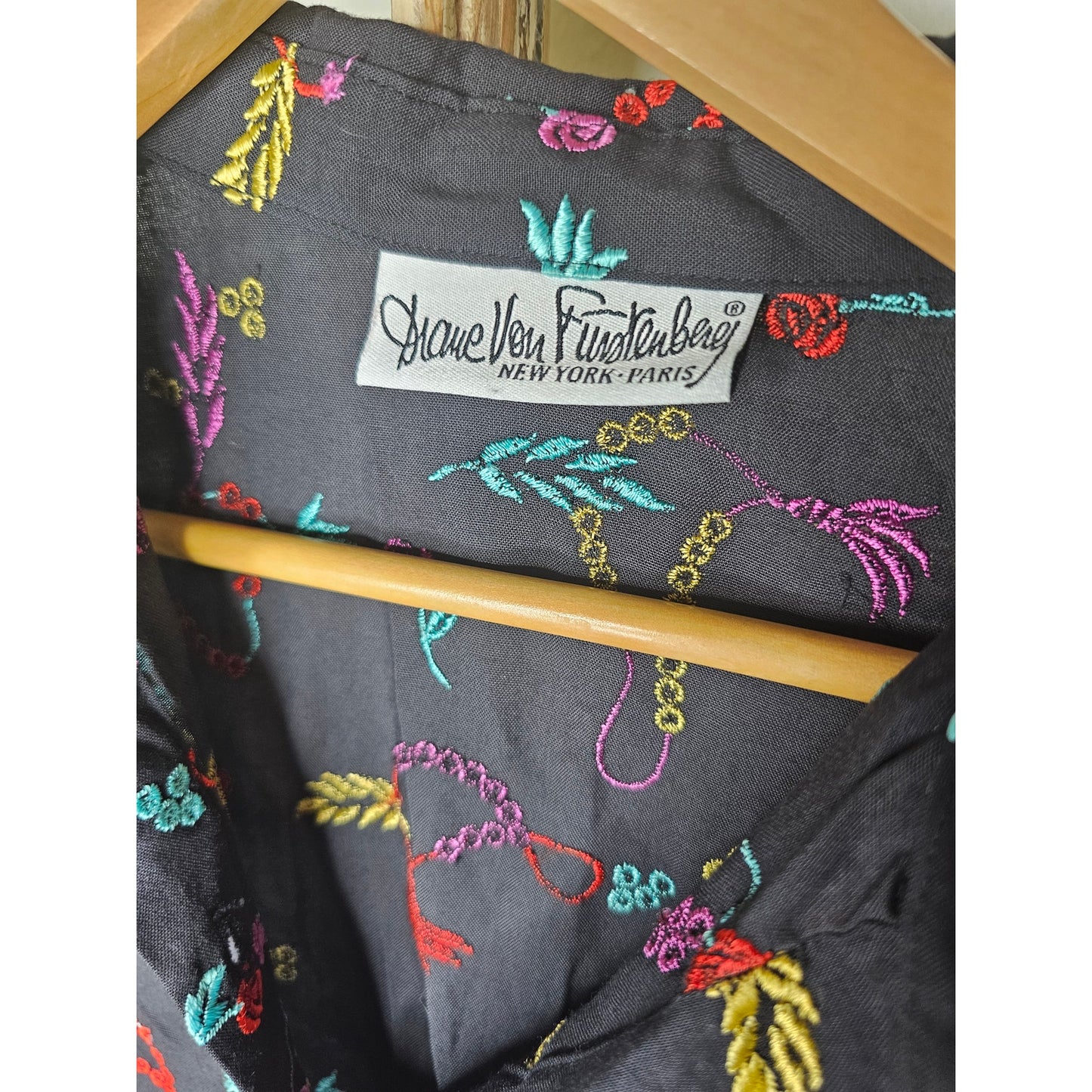 Vintage Diane Von Furstenberg NY Paris Embroidered Button Up size Large