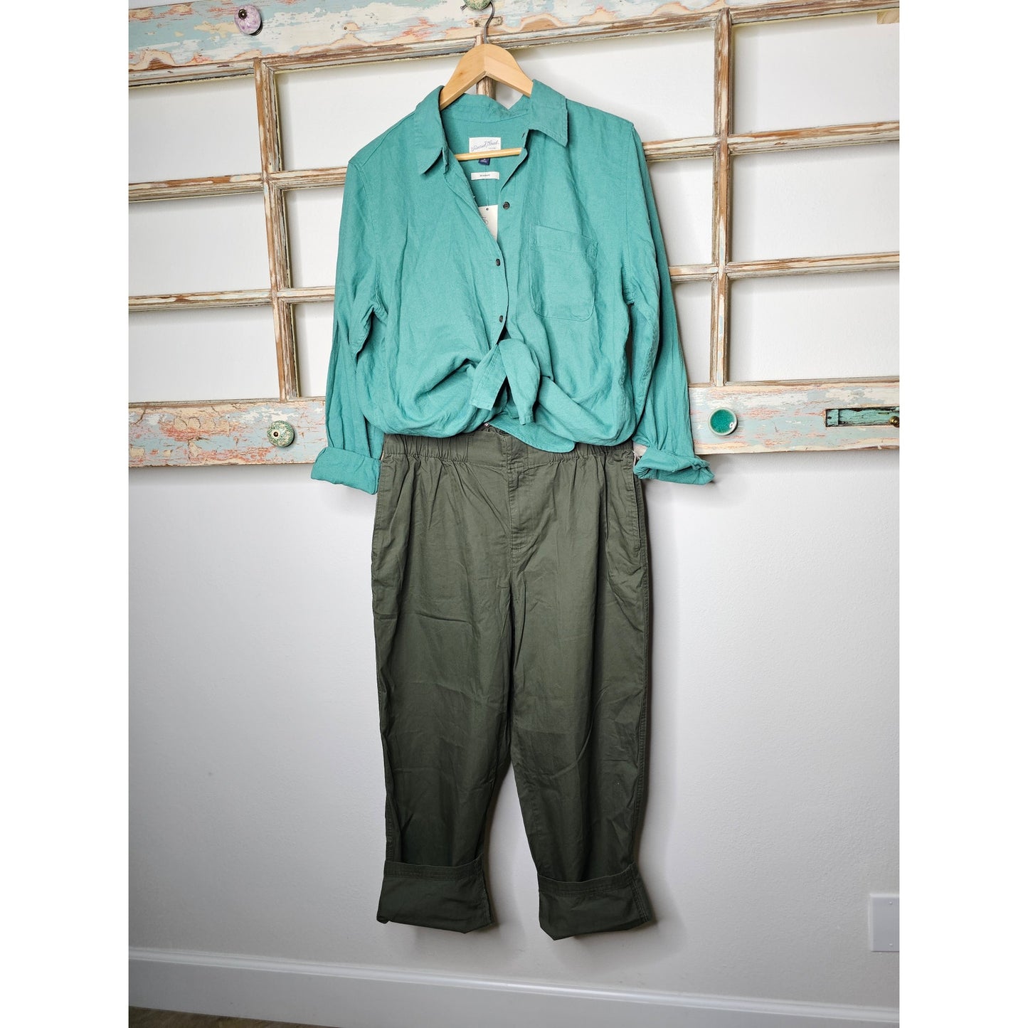 NWT Army Green Tapered Leg Wide Elastic Waistband Ladies Size Medium