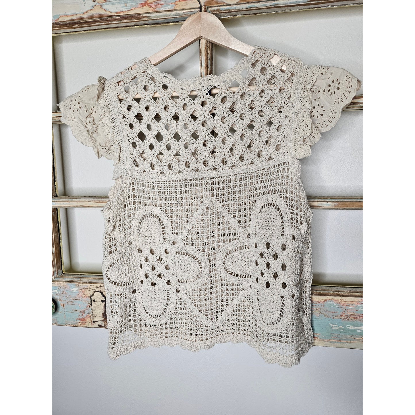 Skies Are Blue Natural Crocheted Cap Sleeve Top Ladies Size Medium