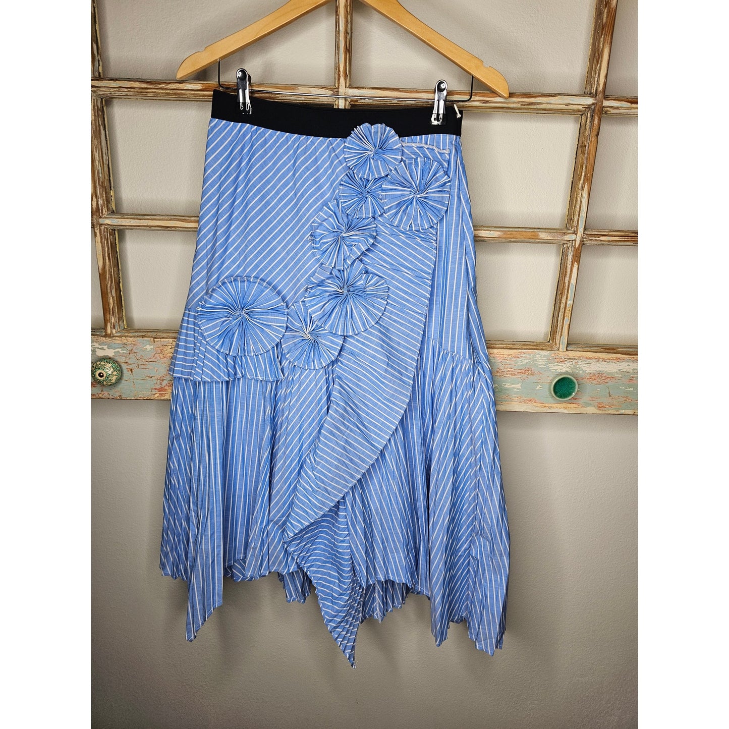 Joie Lined Oxford Look Ladies Skirt with Handkerchief hem and flowers size 2