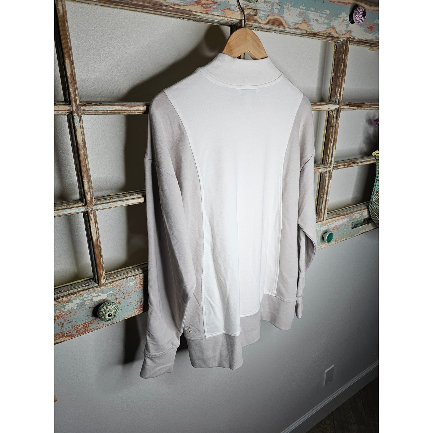 NWOT Athleta Ladies Neutral Block Sweatshirt Size Medium