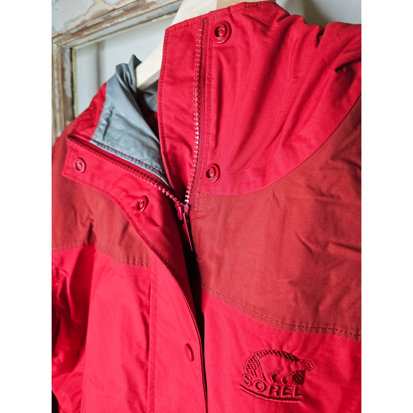 SOREL Women's Red Hooded Zip/Snap Closure Ladies size Medium Jacket