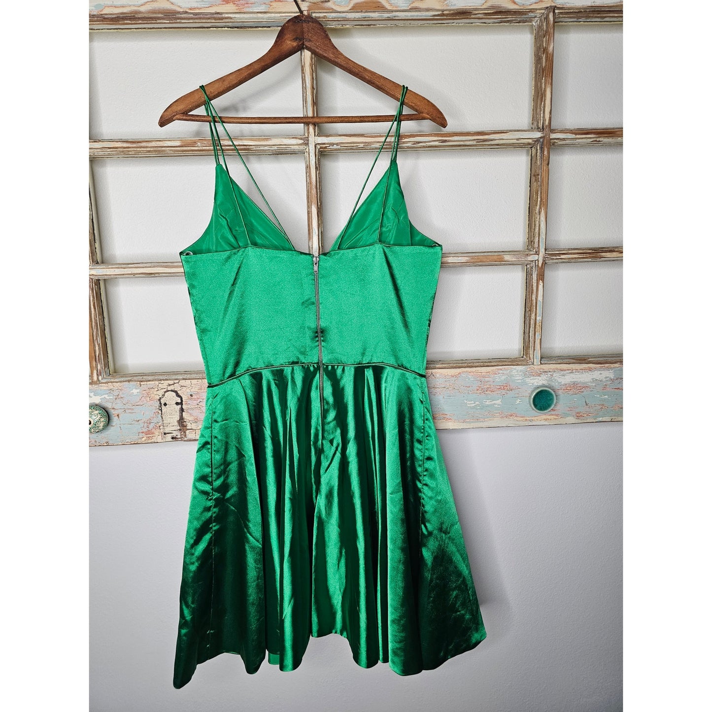 Sherri Hill Spaghetti Strap V-neck Satin Festive Mini Dress Ladies size 10